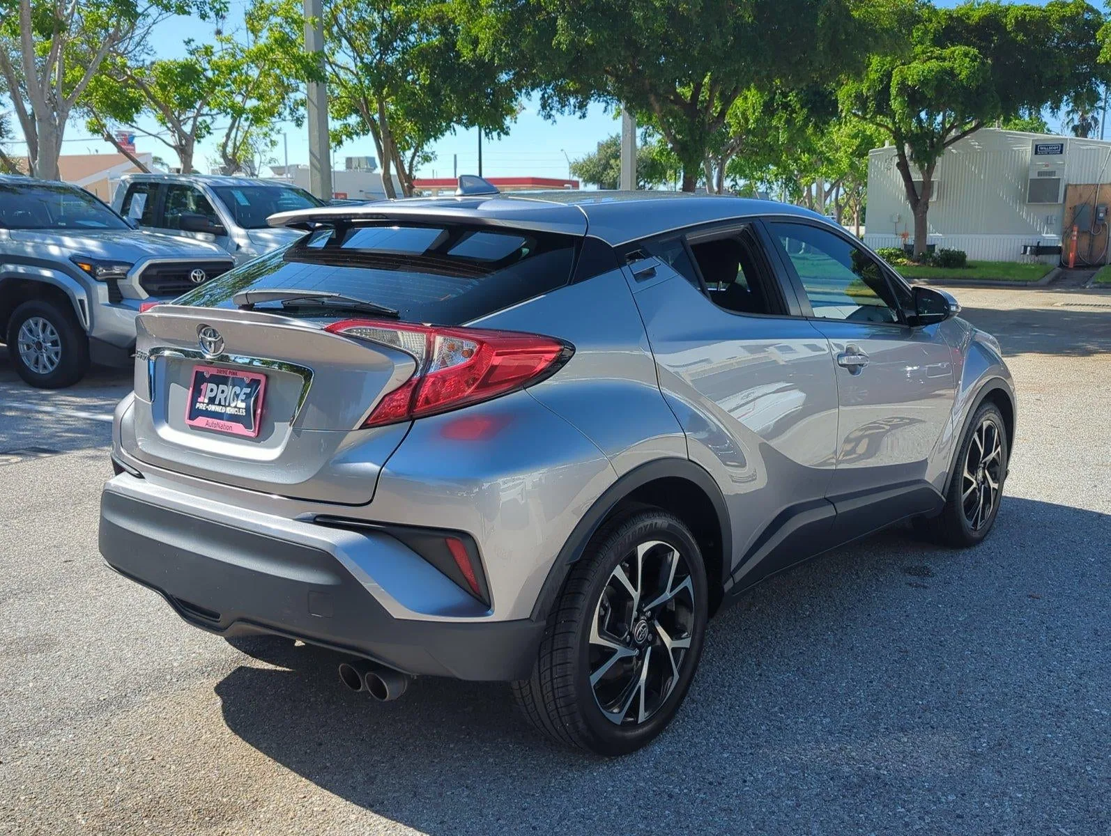 2020 Toyota C-HR XLE FWD (Natl) photo 5
