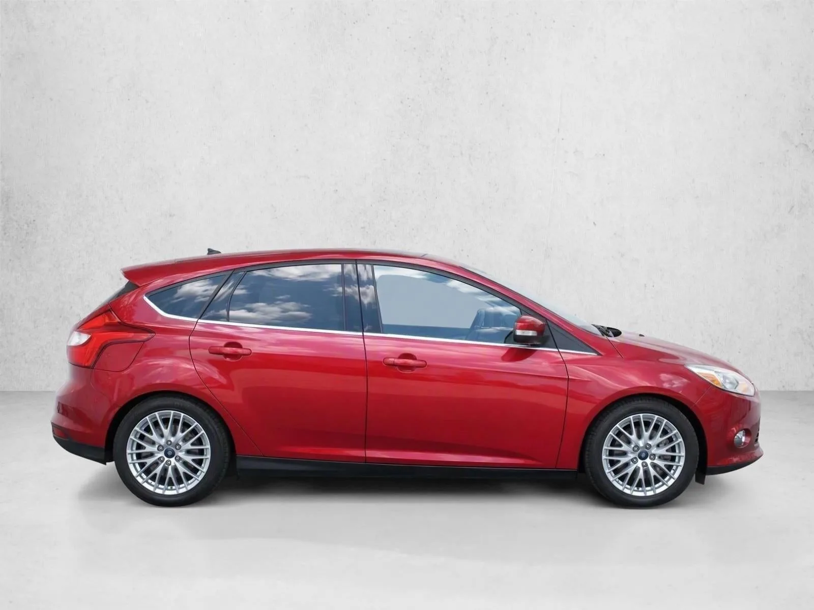 2012 Ford Focus 5dr HB SEL photo 8