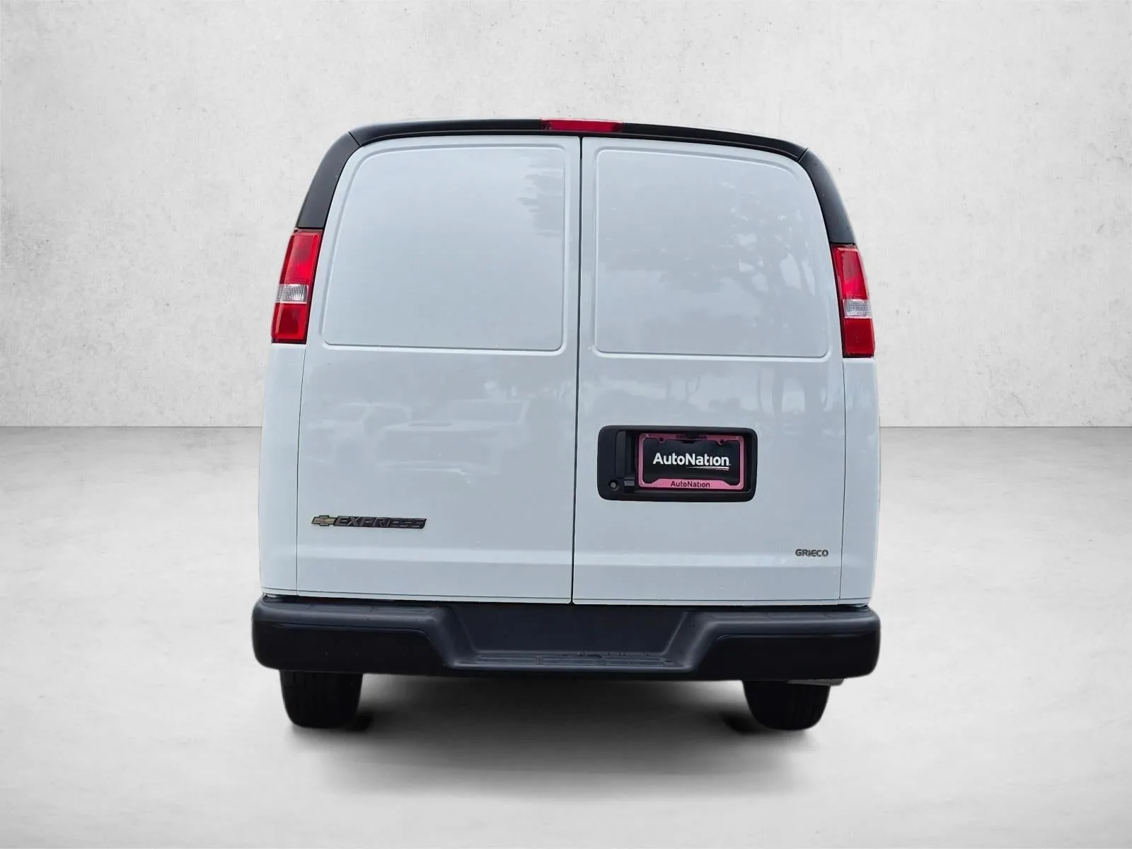 2025 Chevrolet Express Passenger 1LT photo 3
