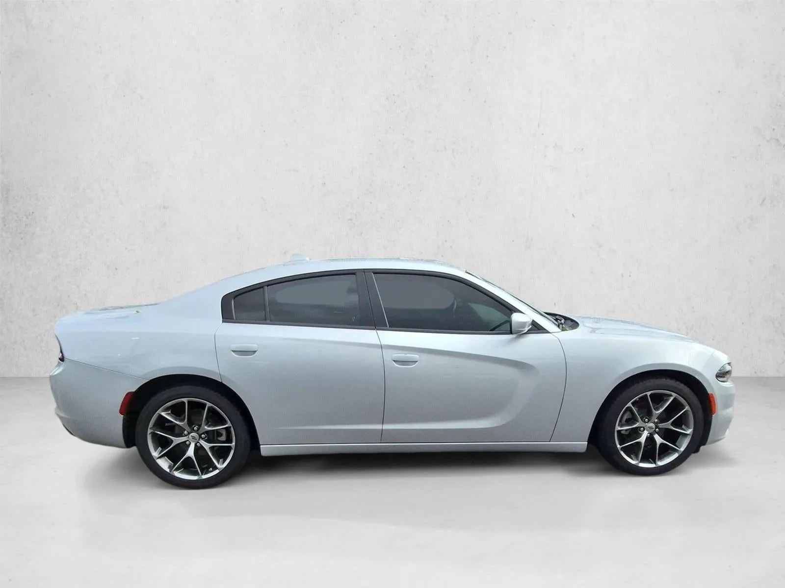 2022 Dodge Charger SXT RWD photo 4