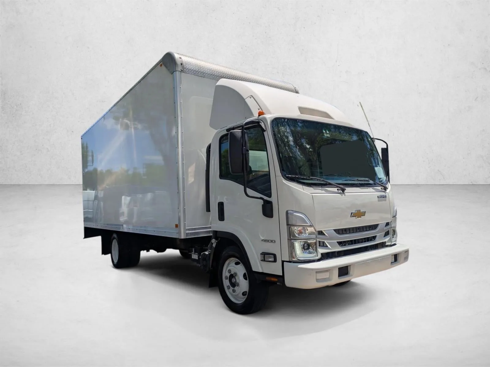2023 Chevrolet Low Cab Forward 4500 HG 1WT photo 3