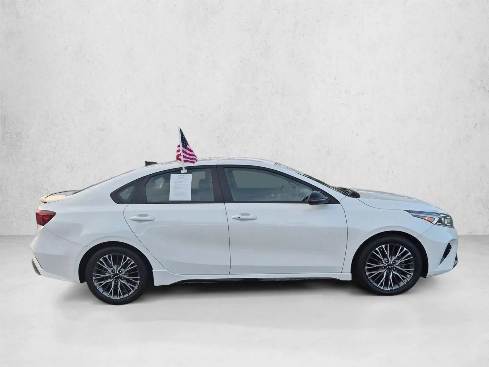 2022 Kia Forte GT-Line photo 4