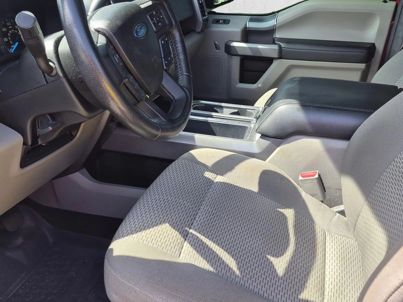 2016 Ford F-150 XLT photo 12