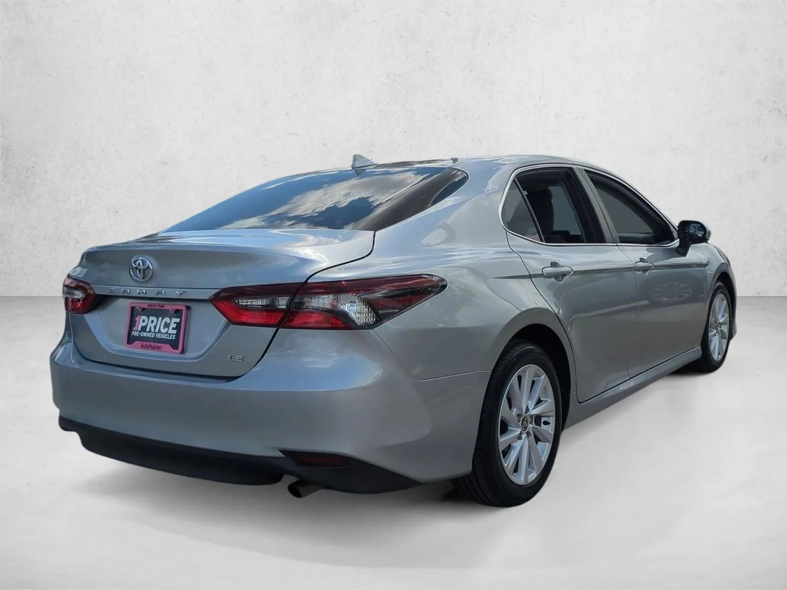 2024 Toyota Camry LE Auto (SE) photo 5