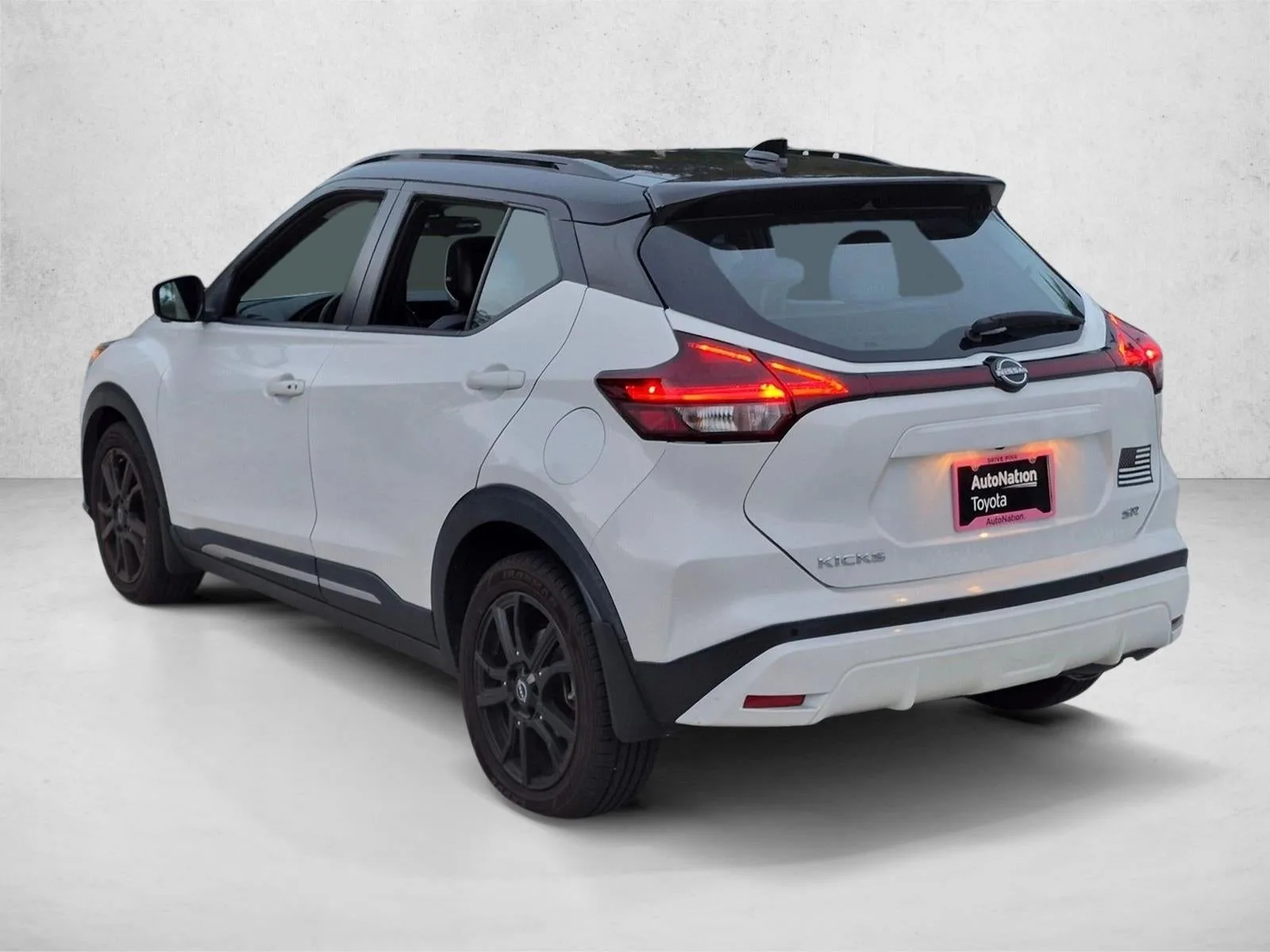 2023 Nissan Kicks SR FWD photo 7