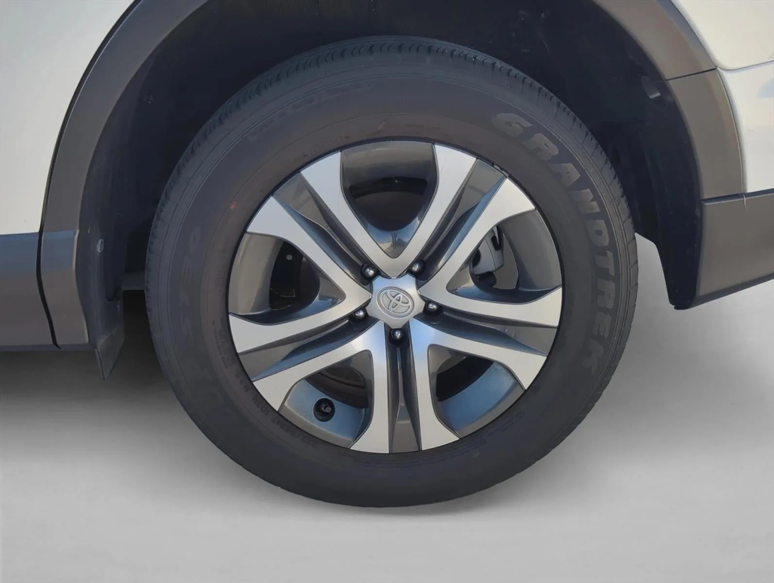 2018 Toyota RAV4 LE FWD (GS) photo 7