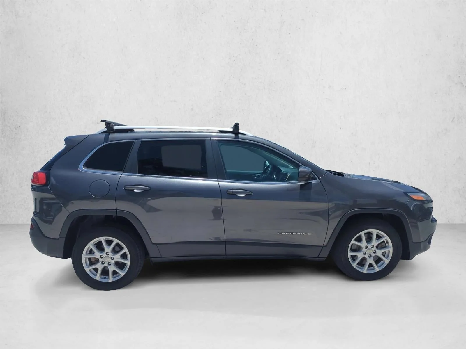 2016 Jeep Cherokee FWD 4dr Latitude photo 4