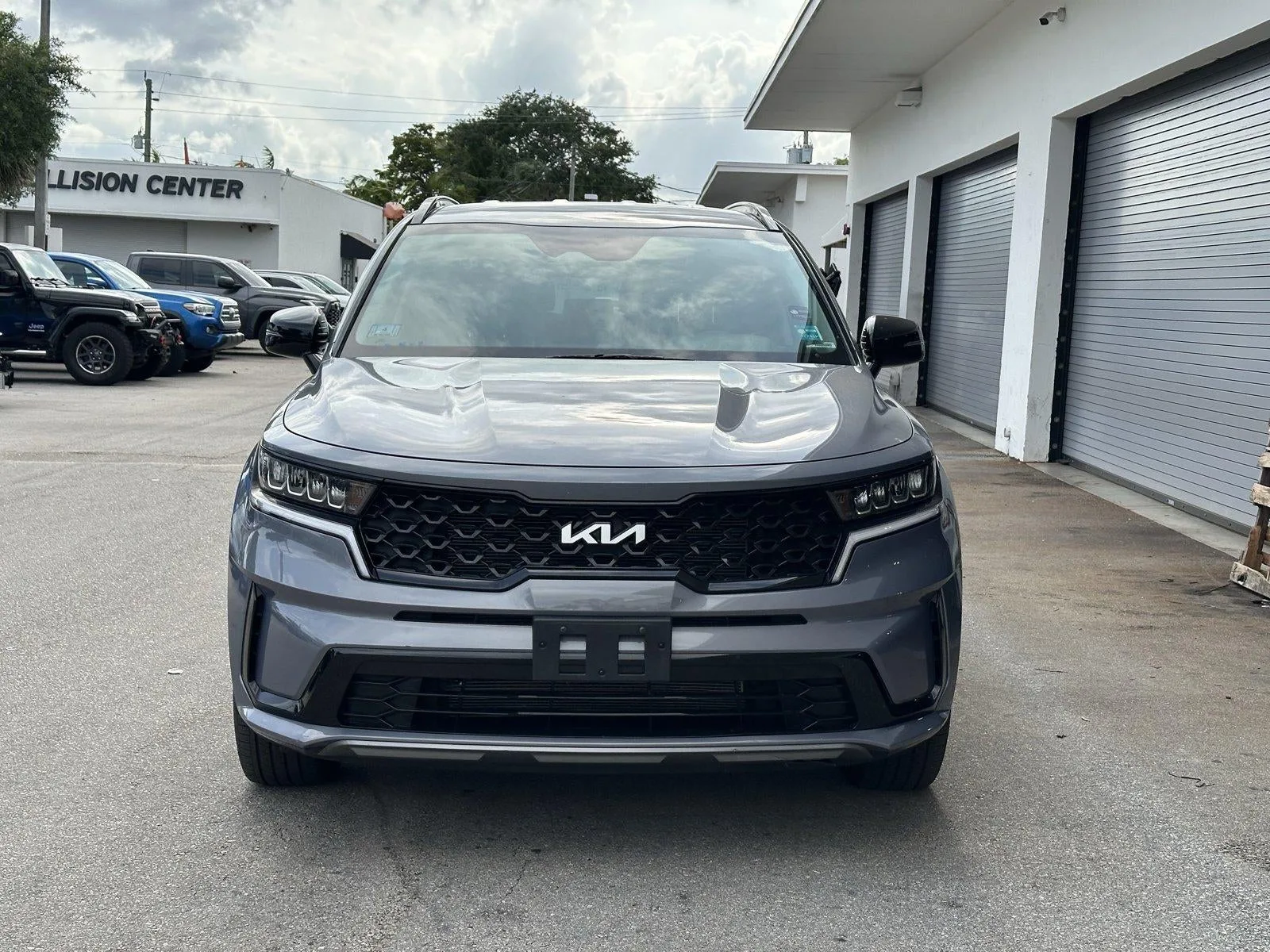 2023 Kia Sorento S FWD photo 2