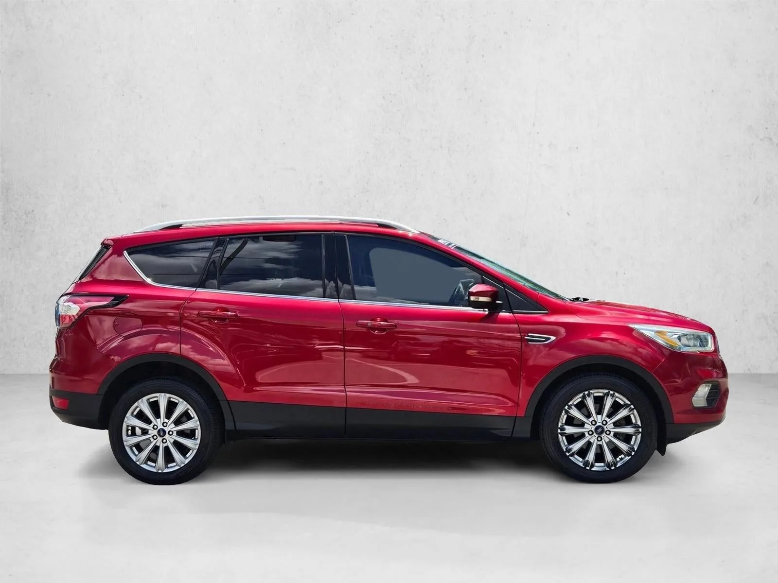 2017 Ford Escape Titanium FWD photo 4