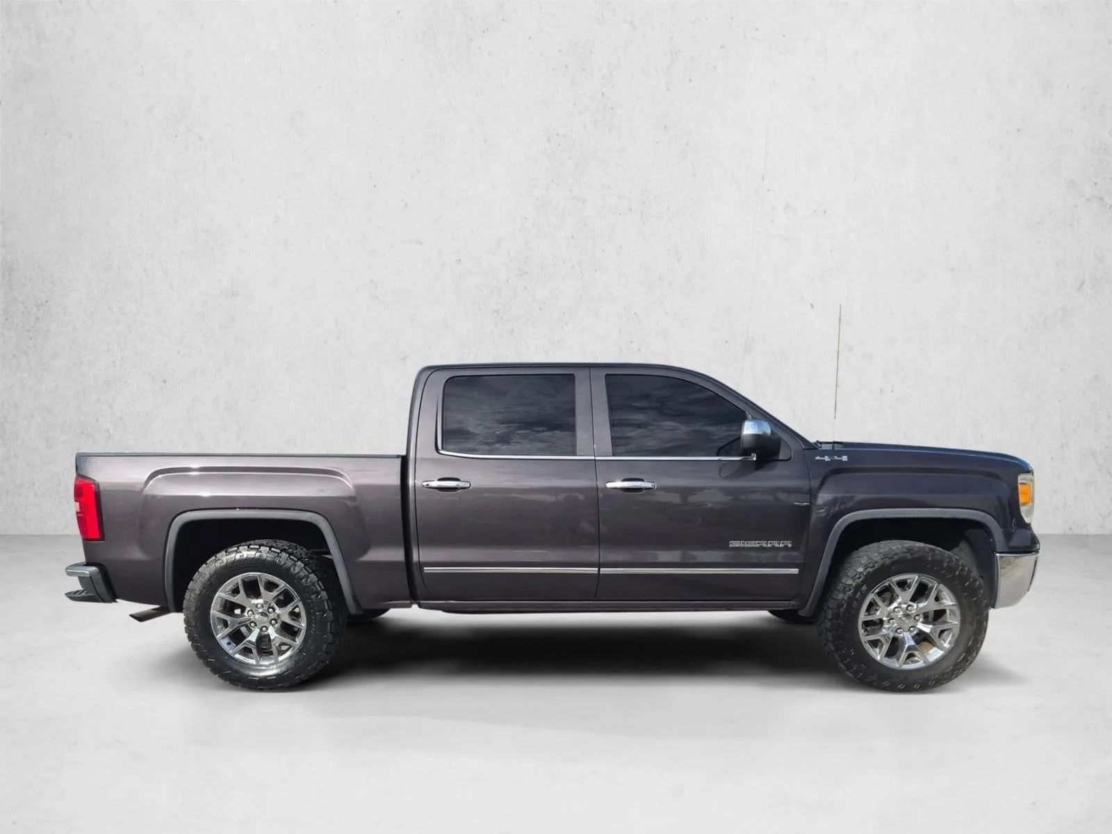 2014 GMC Sierra 1500 Crew Cab Short Box 4-Wheel Drive SLT photo 4