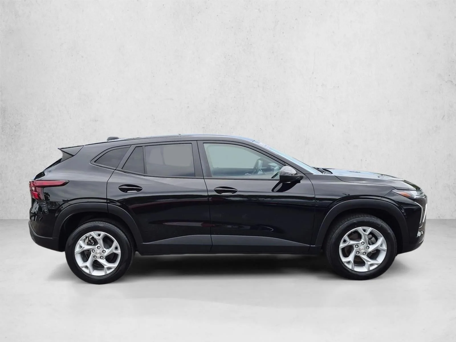 2024 Chevrolet Trax LS photo 4