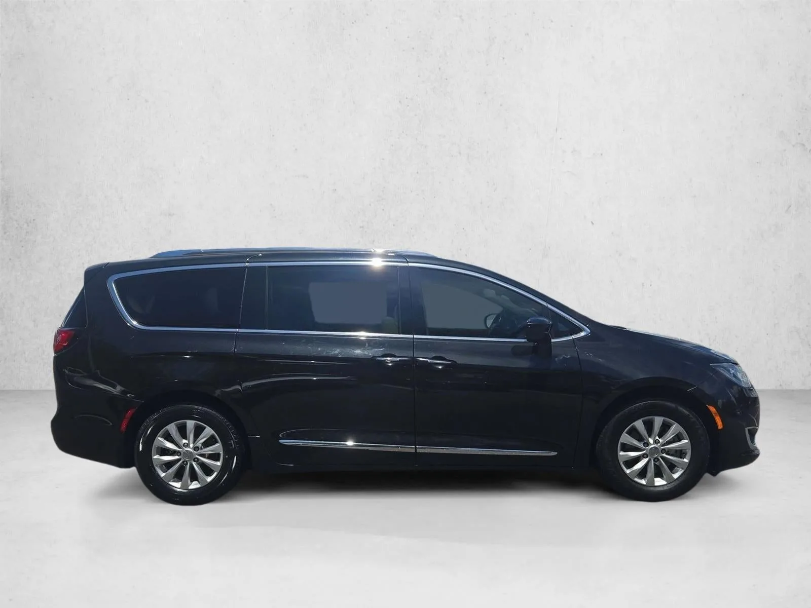 2018 Chrysler Pacifica Touring L FWD photo 4