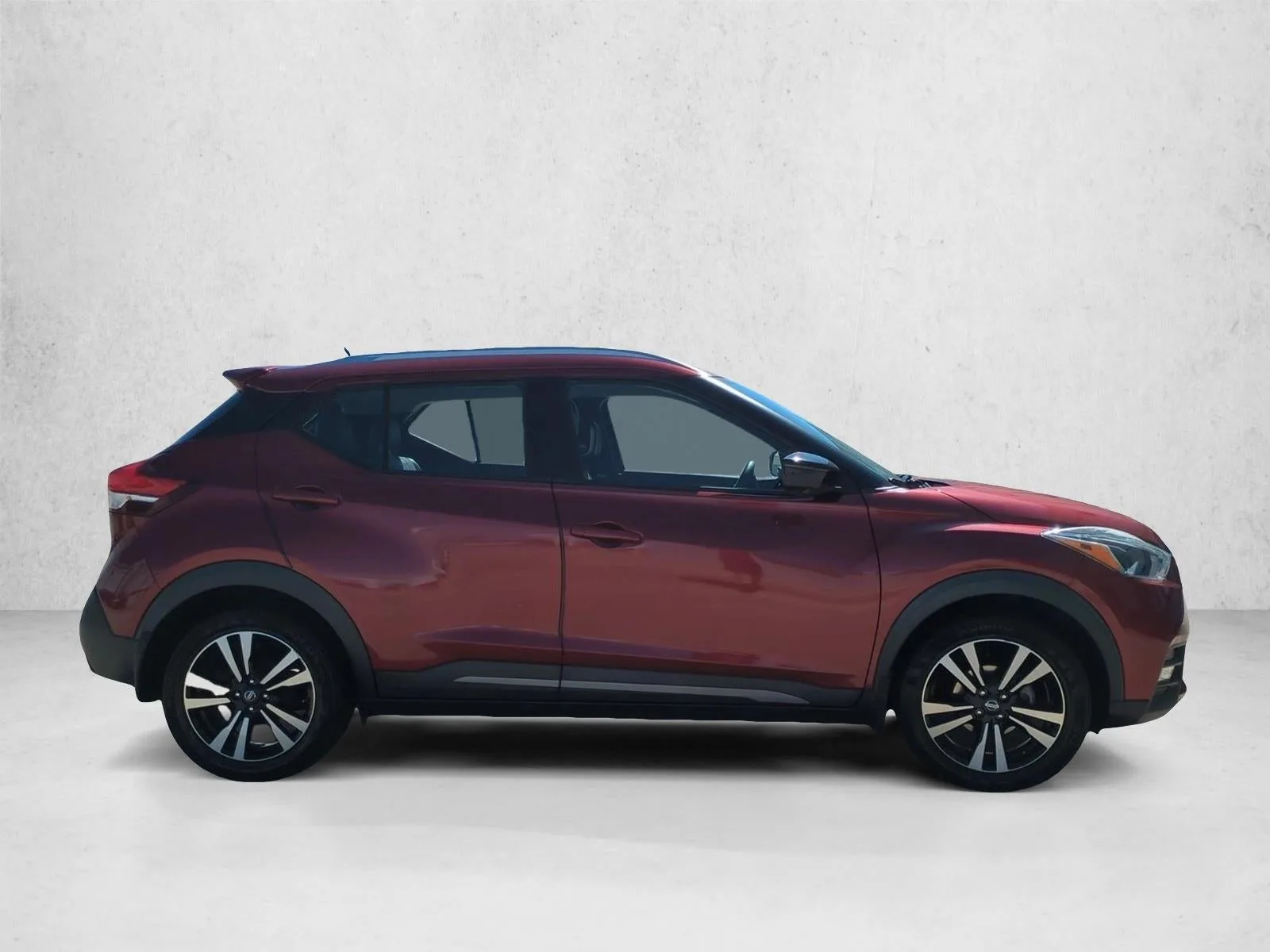 2019 Nissan Kicks SR FWD photo 4