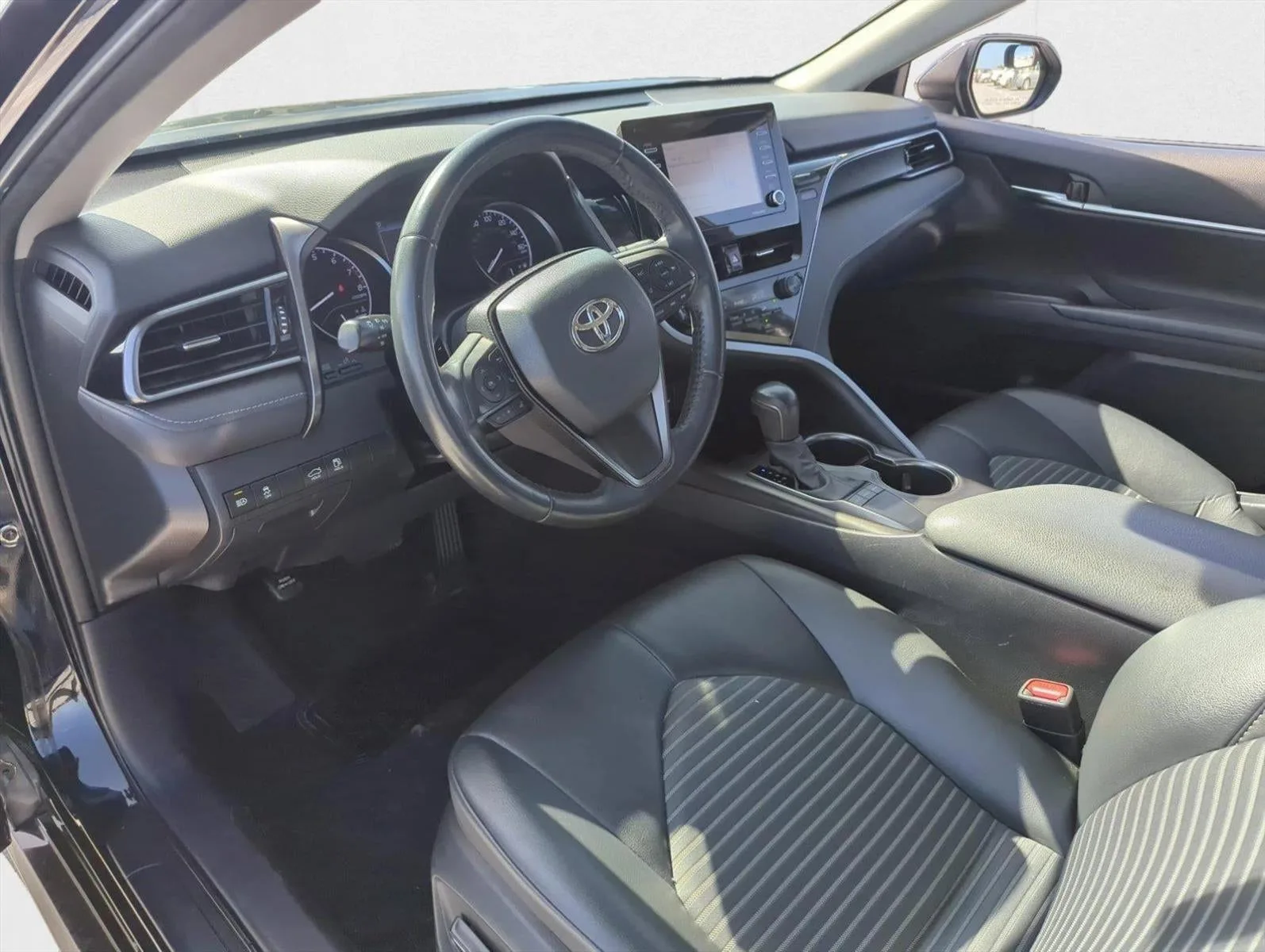 2023 Toyota Camry SE Auto (SE) photo 9