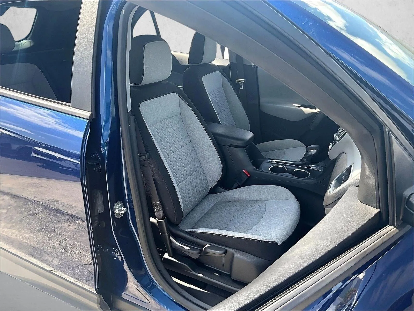 2023 Chevrolet Equinox LS photo 9