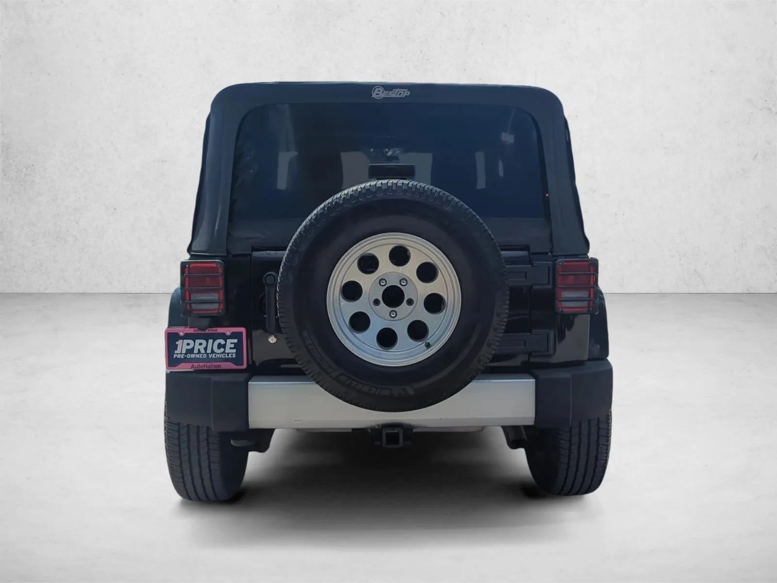 2013 Jeep Wrangler 4WD 2dr Sahara photo 6