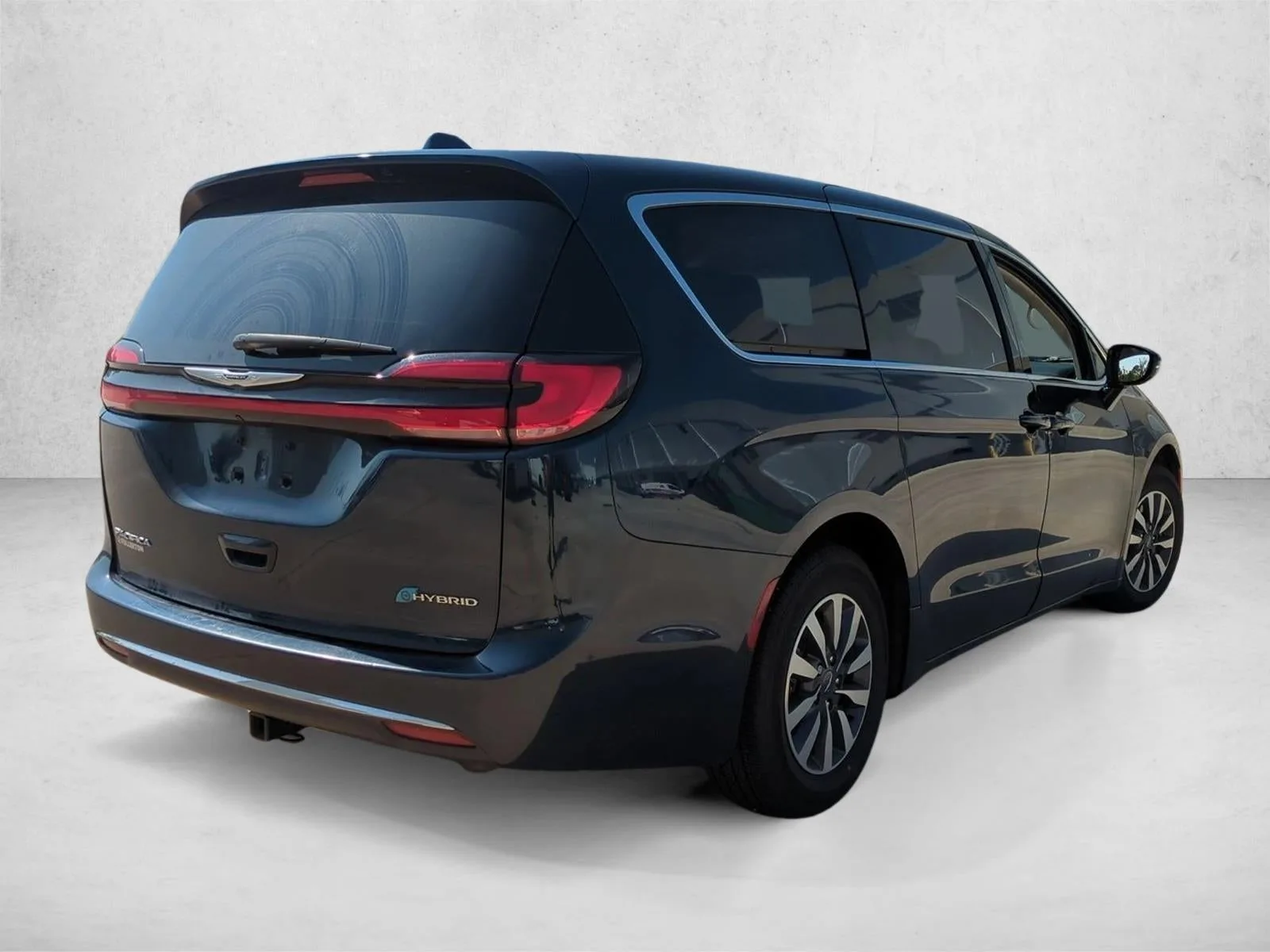 2022 Chrysler Pacifica Hybrid Touring L FWD photo 5