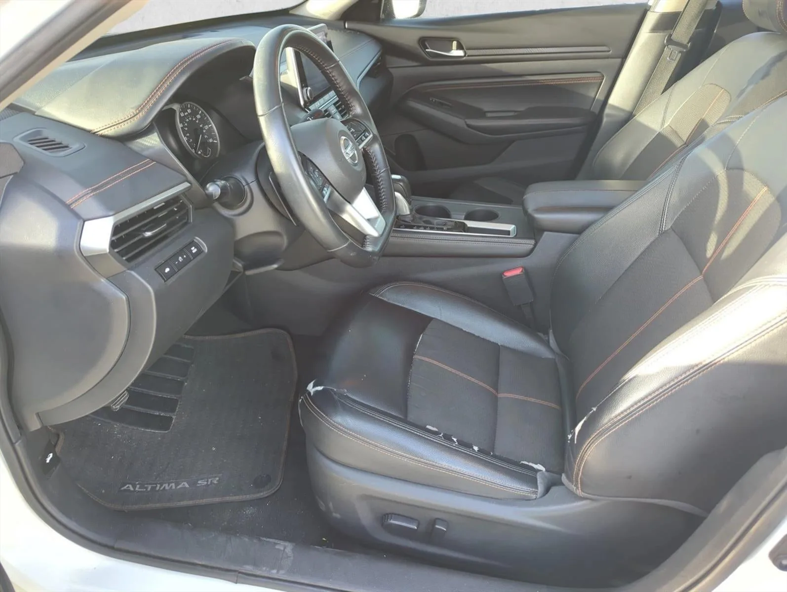 2020 Nissan Altima 2.5 SR Sedan photo 11