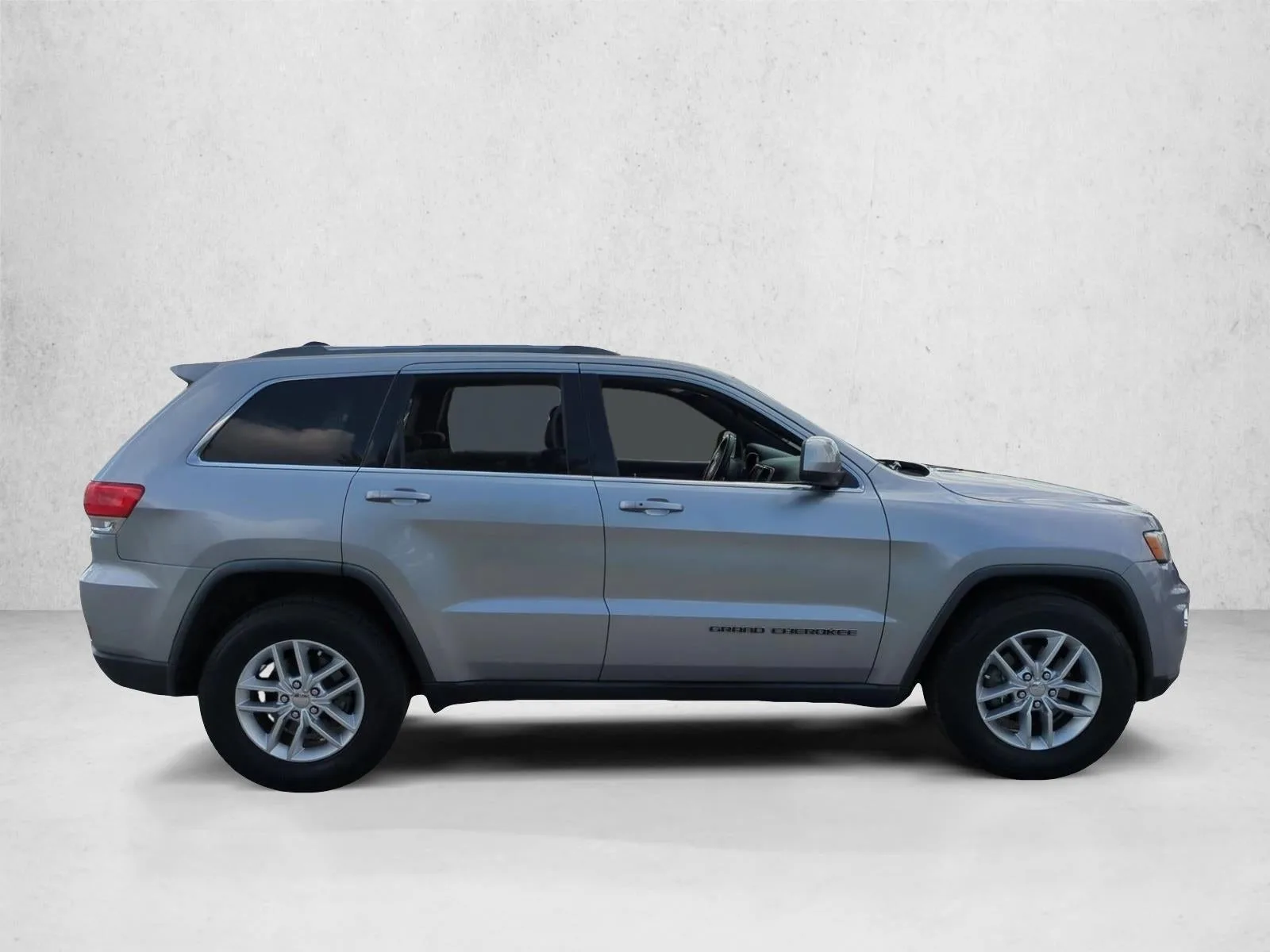 2017 Jeep Grand Cherokee Laredo 4x2 photo 4