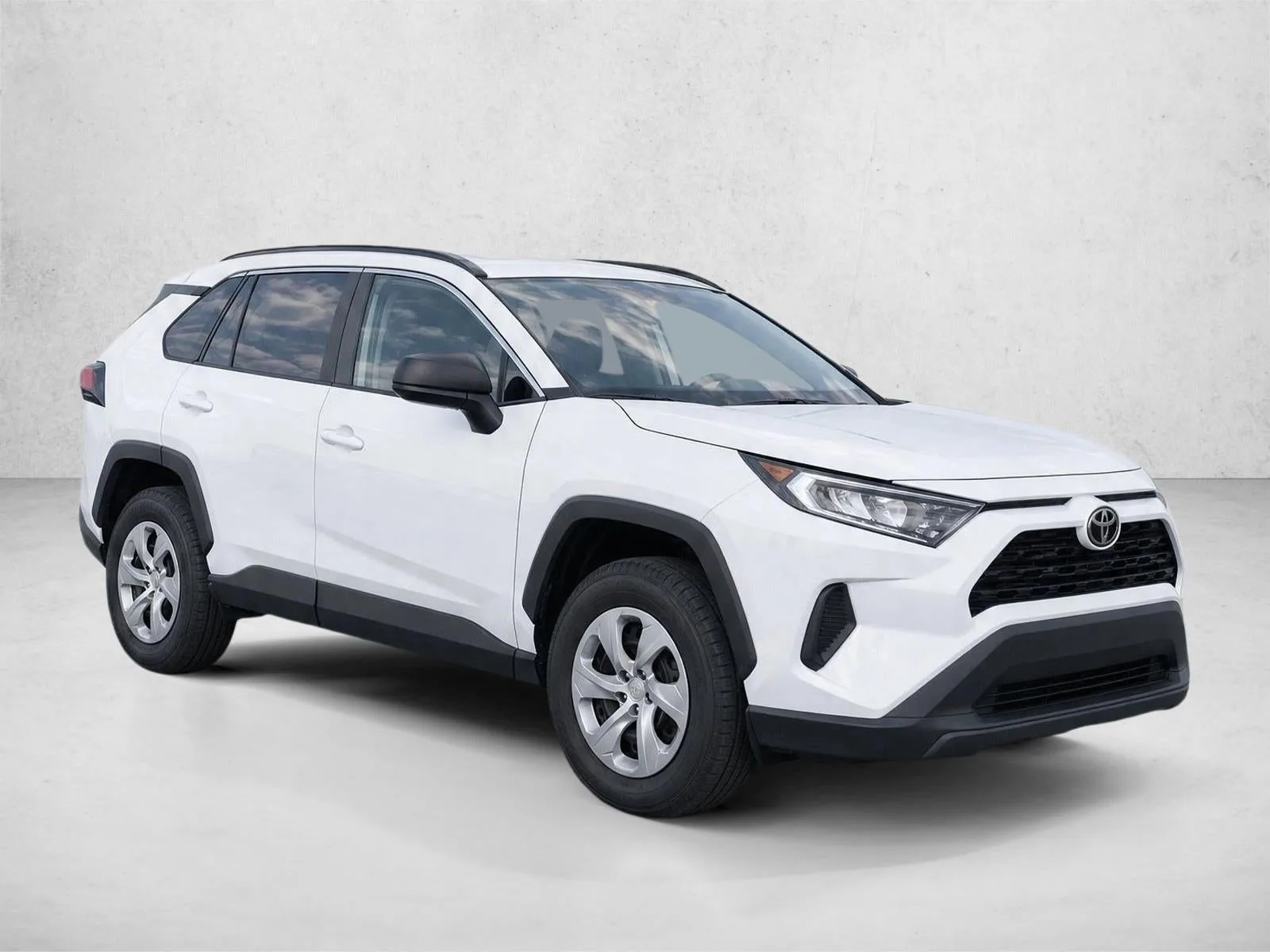 2020 Toyota RAV4 LE FWD (GS) photo 3