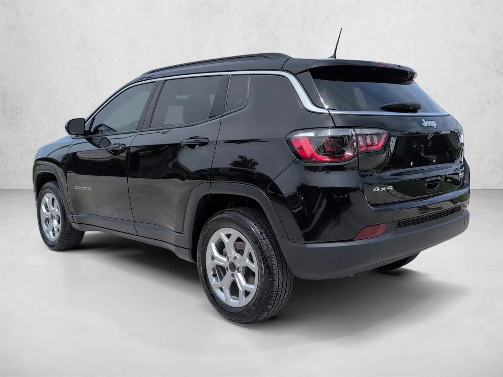 2025 Jeep Compass Latitude 4x4 photo 3