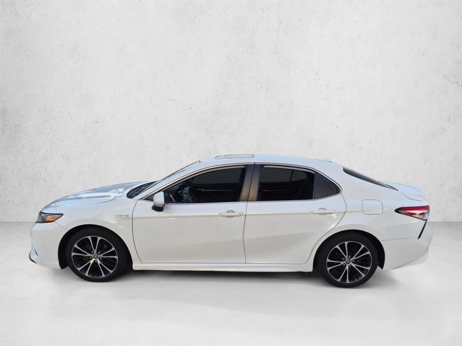 2020 Toyota Camry Hybrid SE CVT (Natl) photo 5