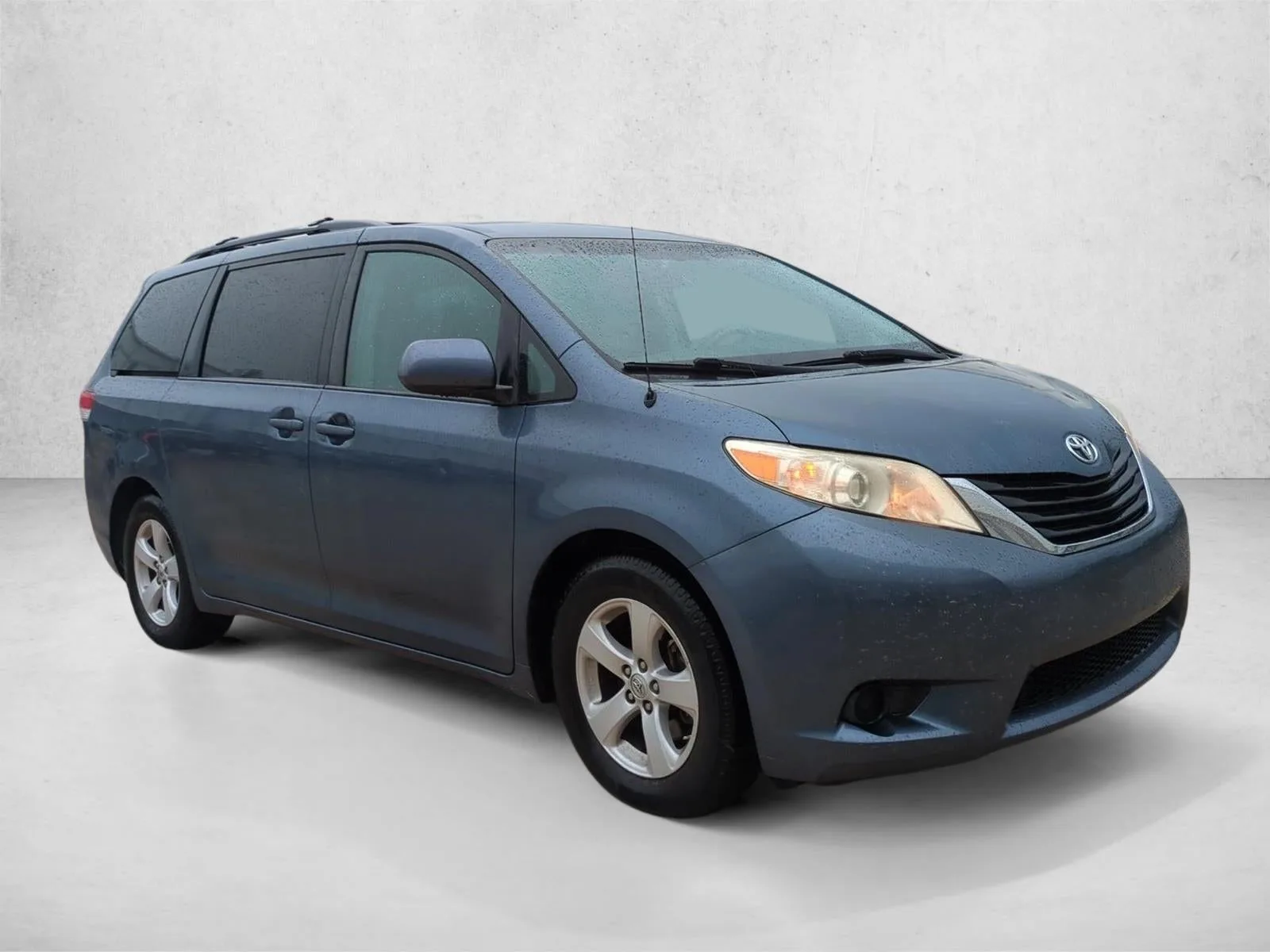 2014 Toyota Sienna 5dr 8-Pass Van V6 LE FWD (Natl) photo 3
