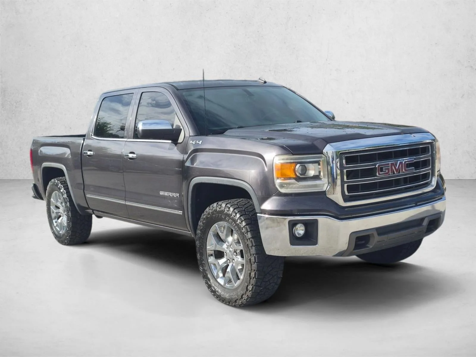 2014 GMC Sierra 1500 Crew Cab Short Box 4-Wheel Drive SLT photo 3