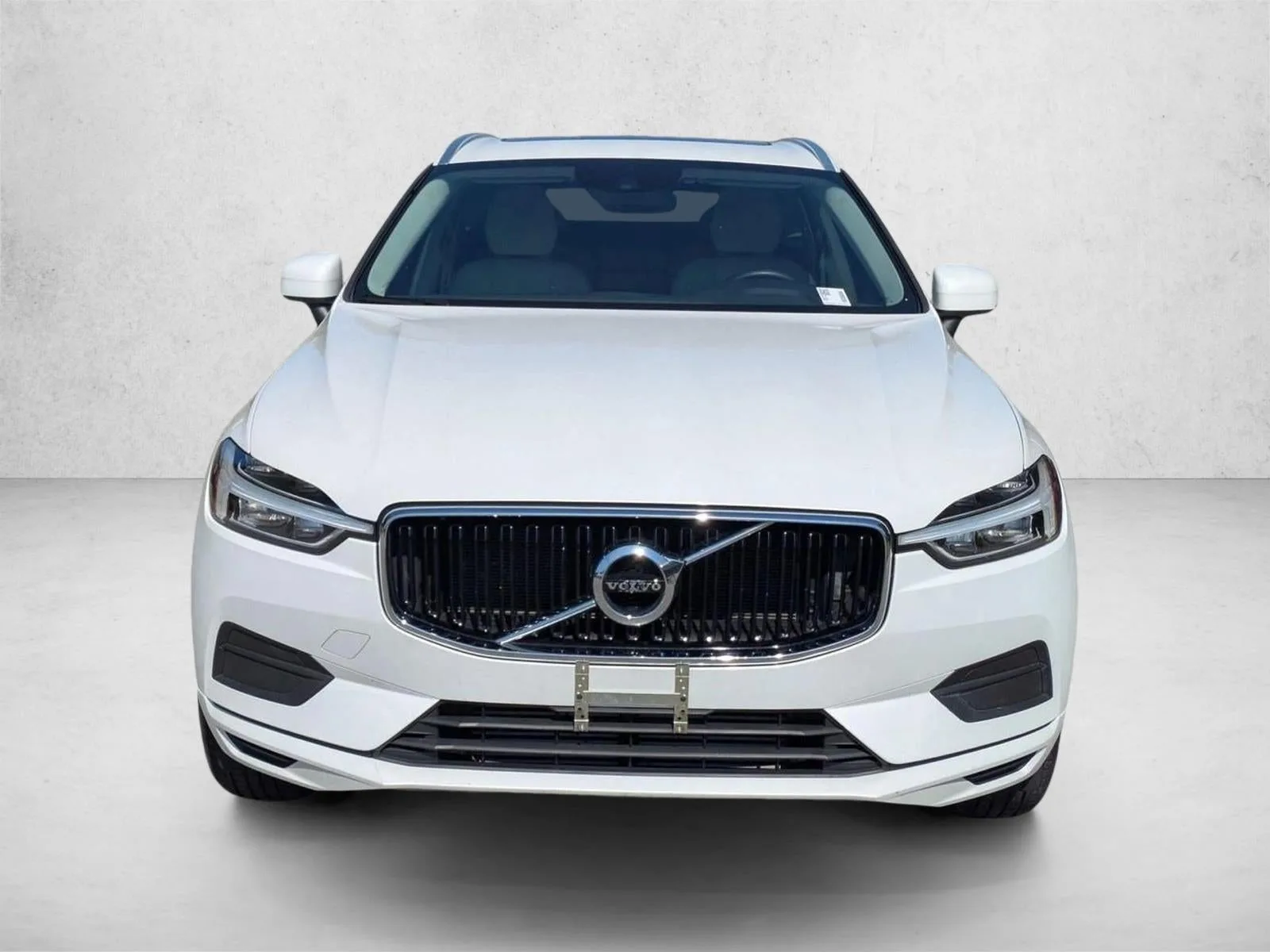 2019 Volvo XC60 T5 FWD Momentum photo 2