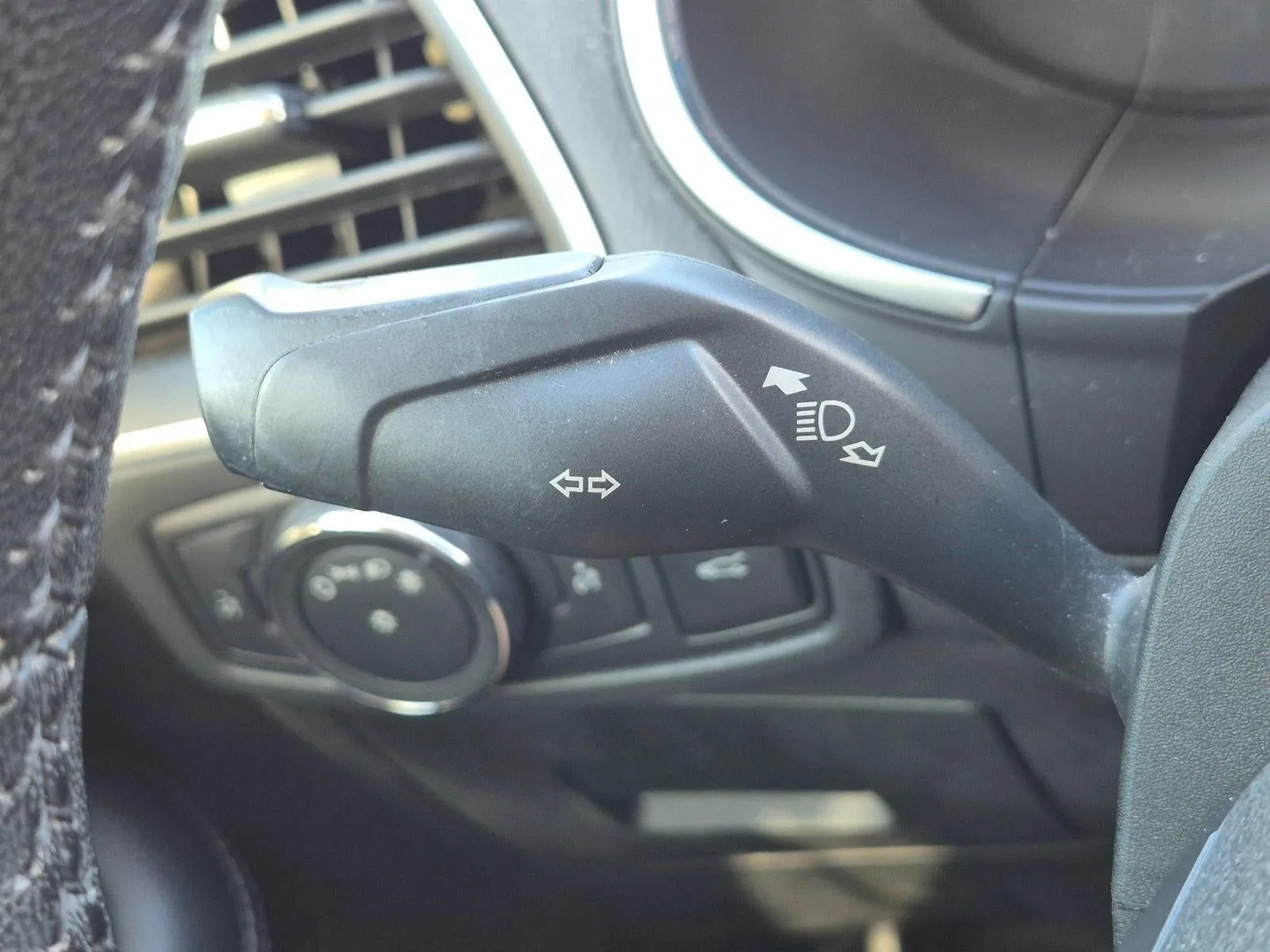 2016 Ford Edge 4dr Titanium FWD photo 6