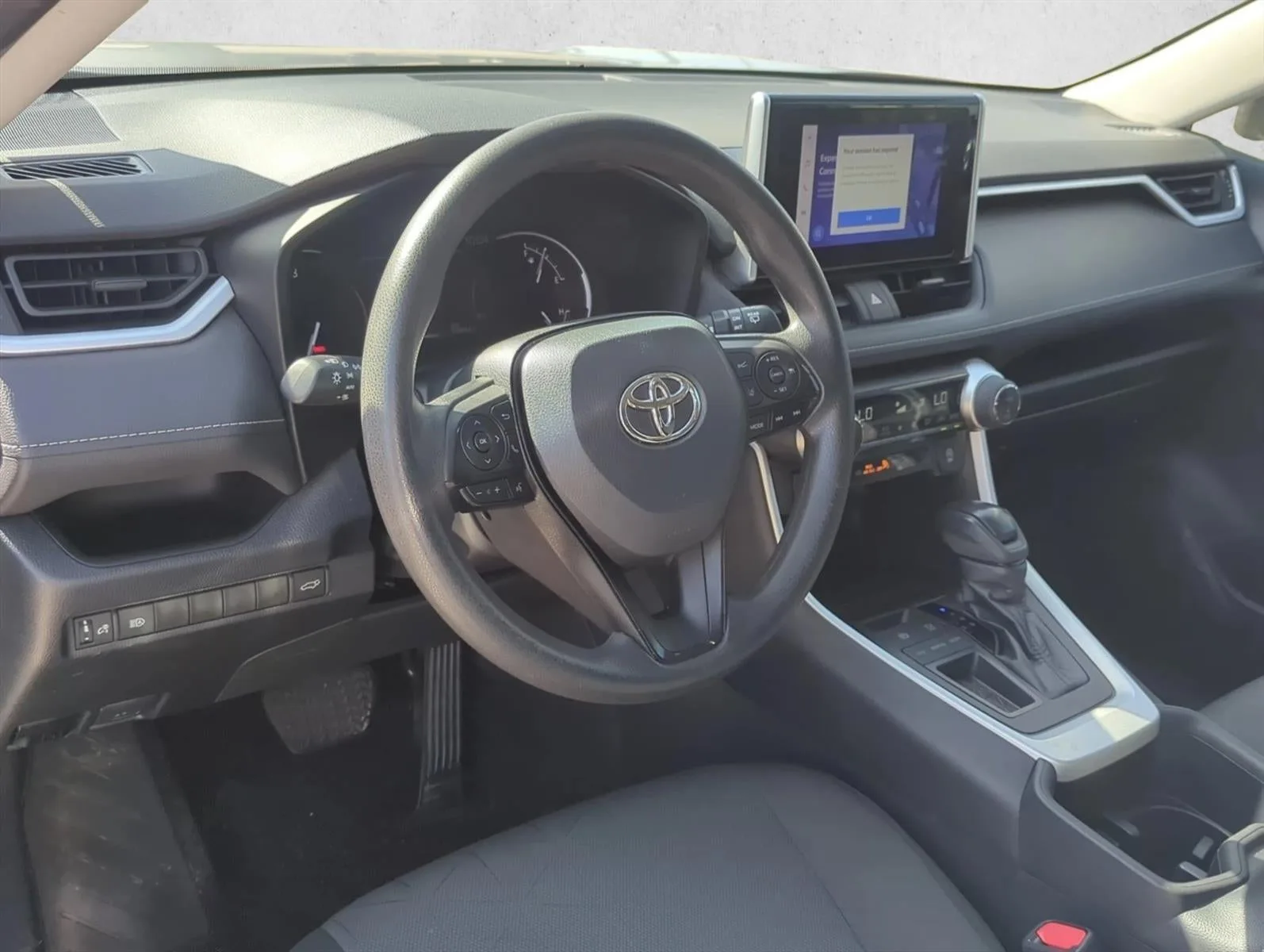2023 Toyota RAV4 XLE FWD (GS) photo 10