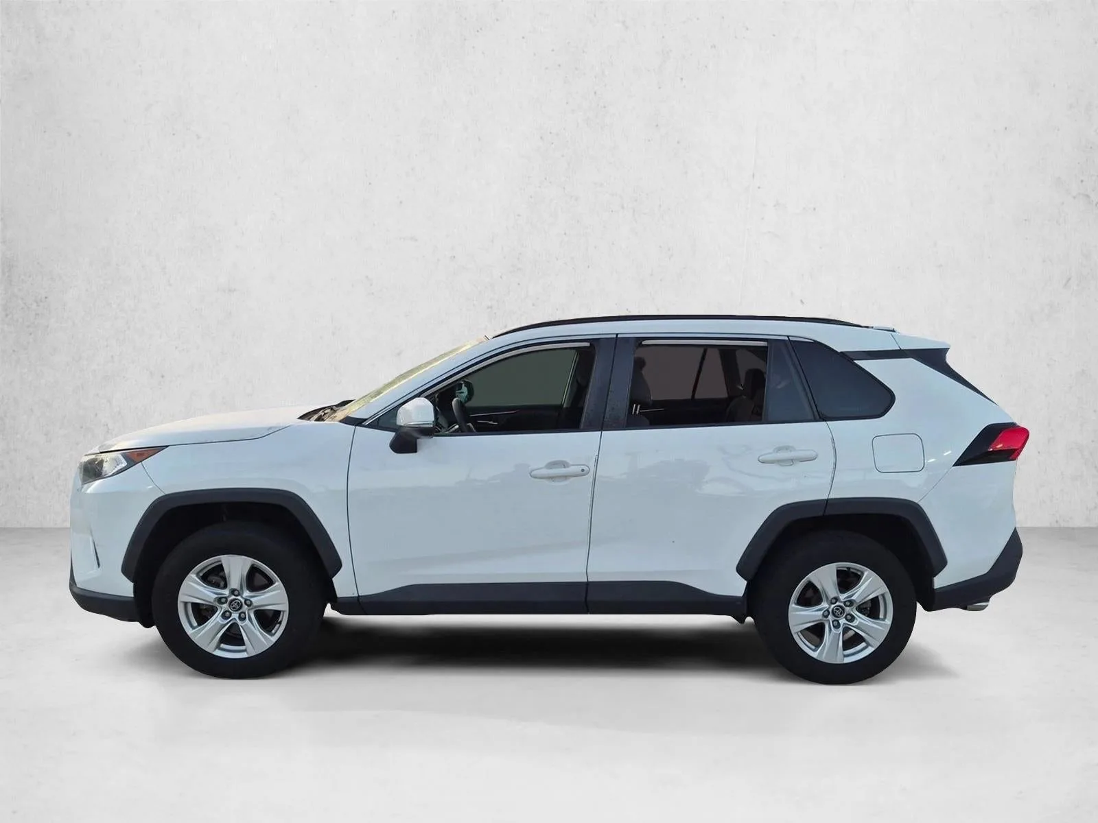 2020 Toyota RAV4 XLE FWD (GS) photo 6