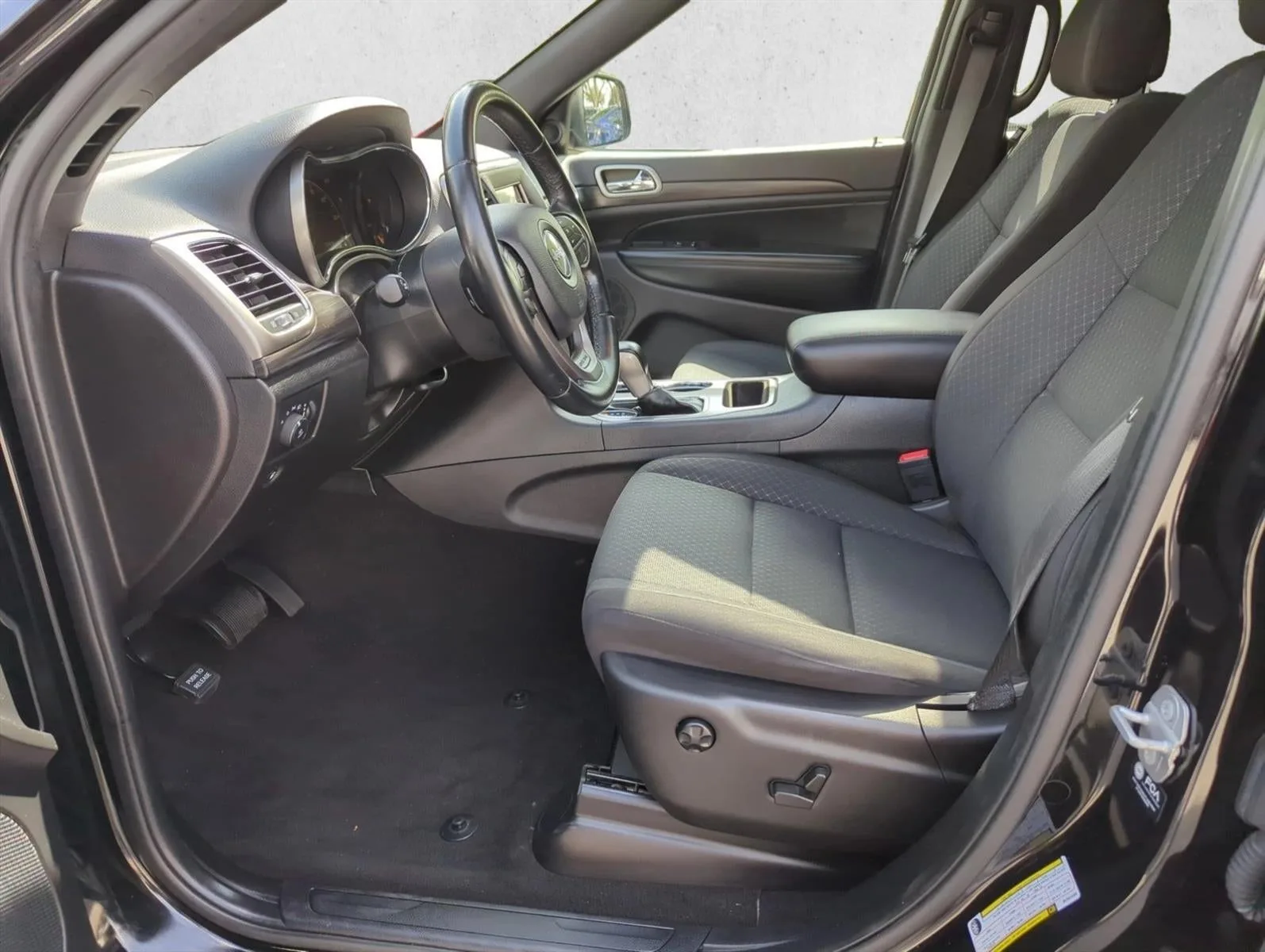 2021 Jeep Grand Cherokee Laredo E 4x2 photo 12