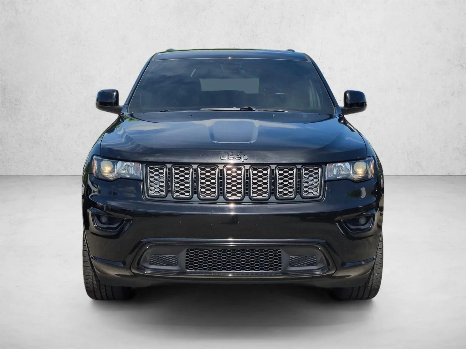 2021 Jeep Grand Cherokee Laredo X 4x4 photo 2