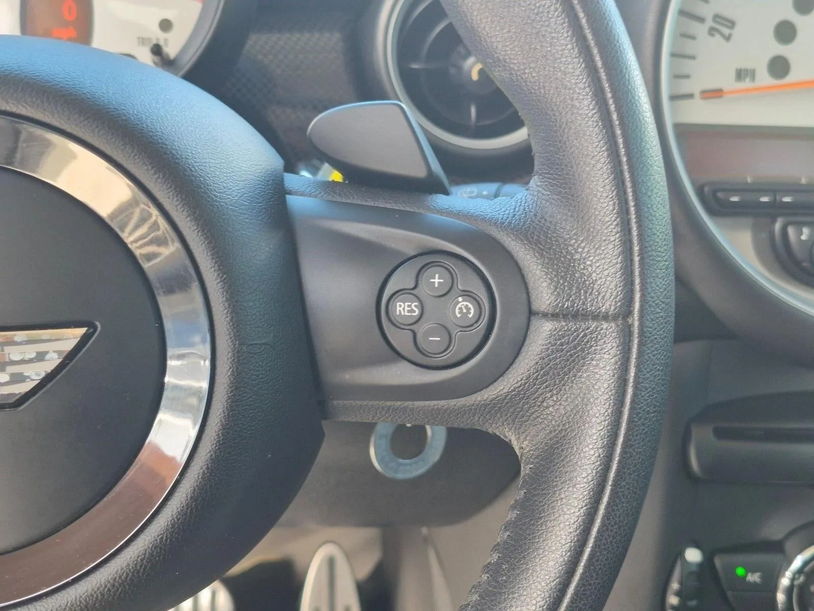 2013 MINI Cooper S Hardtop S photo 11