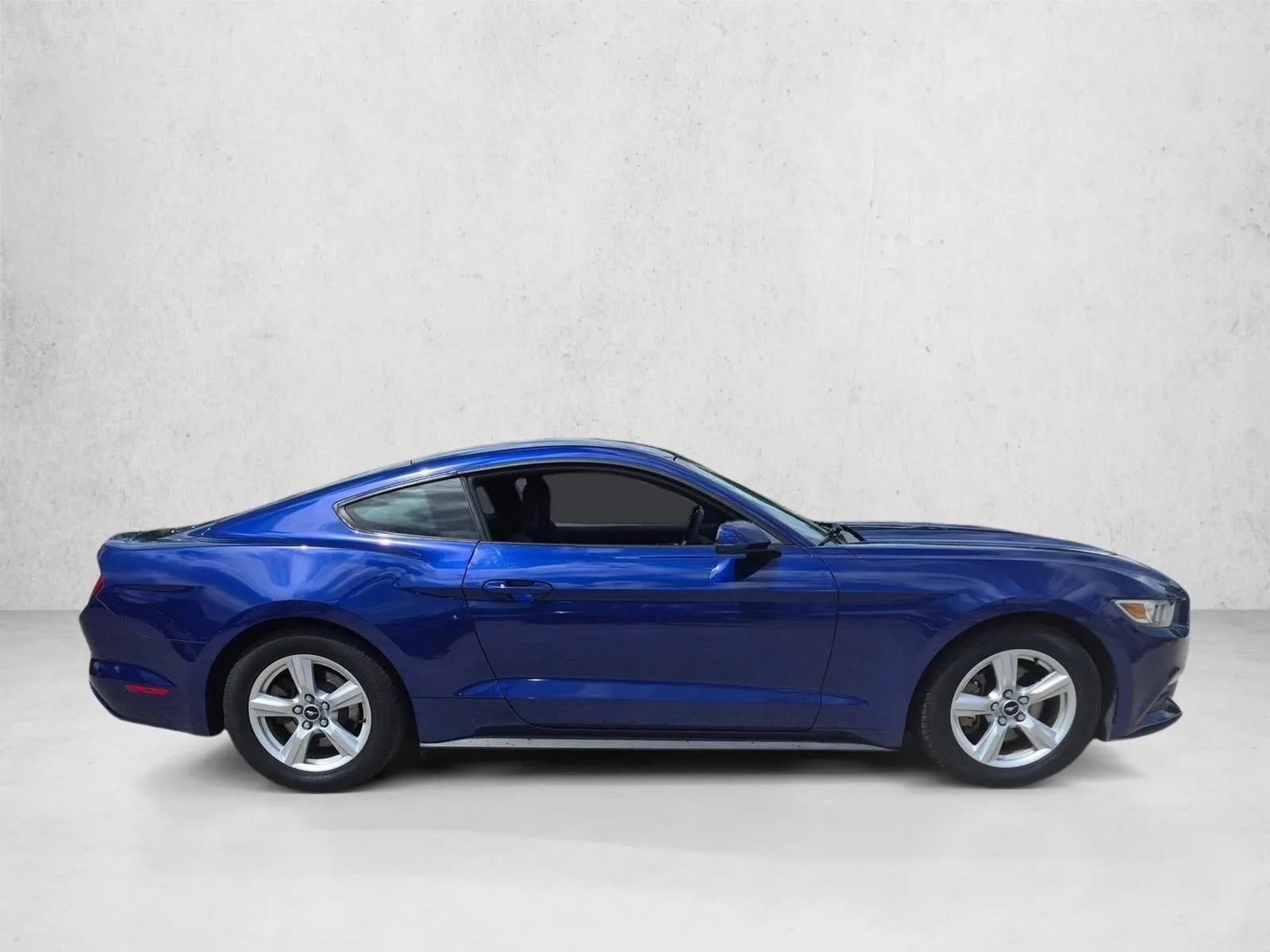 2016 Ford Mustang 2dr Fastback V6 photo 4
