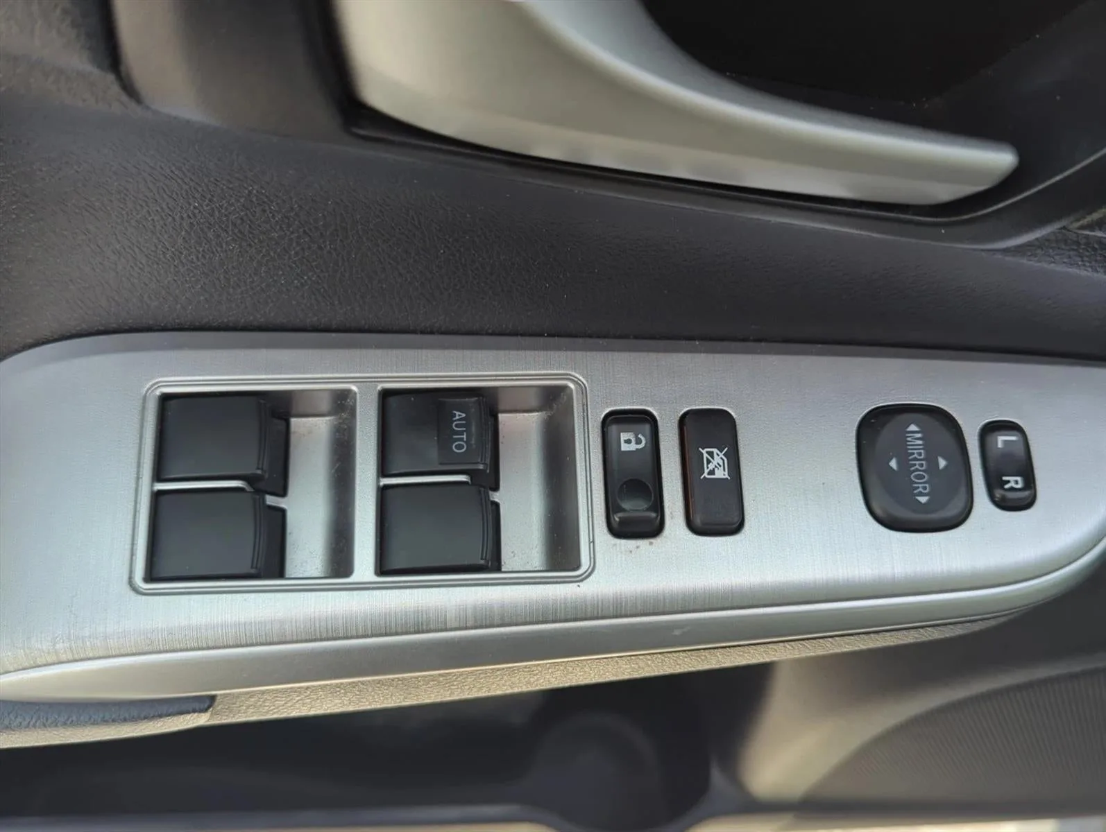 2014 Toyota Camry 4dr Sdn I4 Auto SE Sport (Natl) *Ltd Avail* photo 8