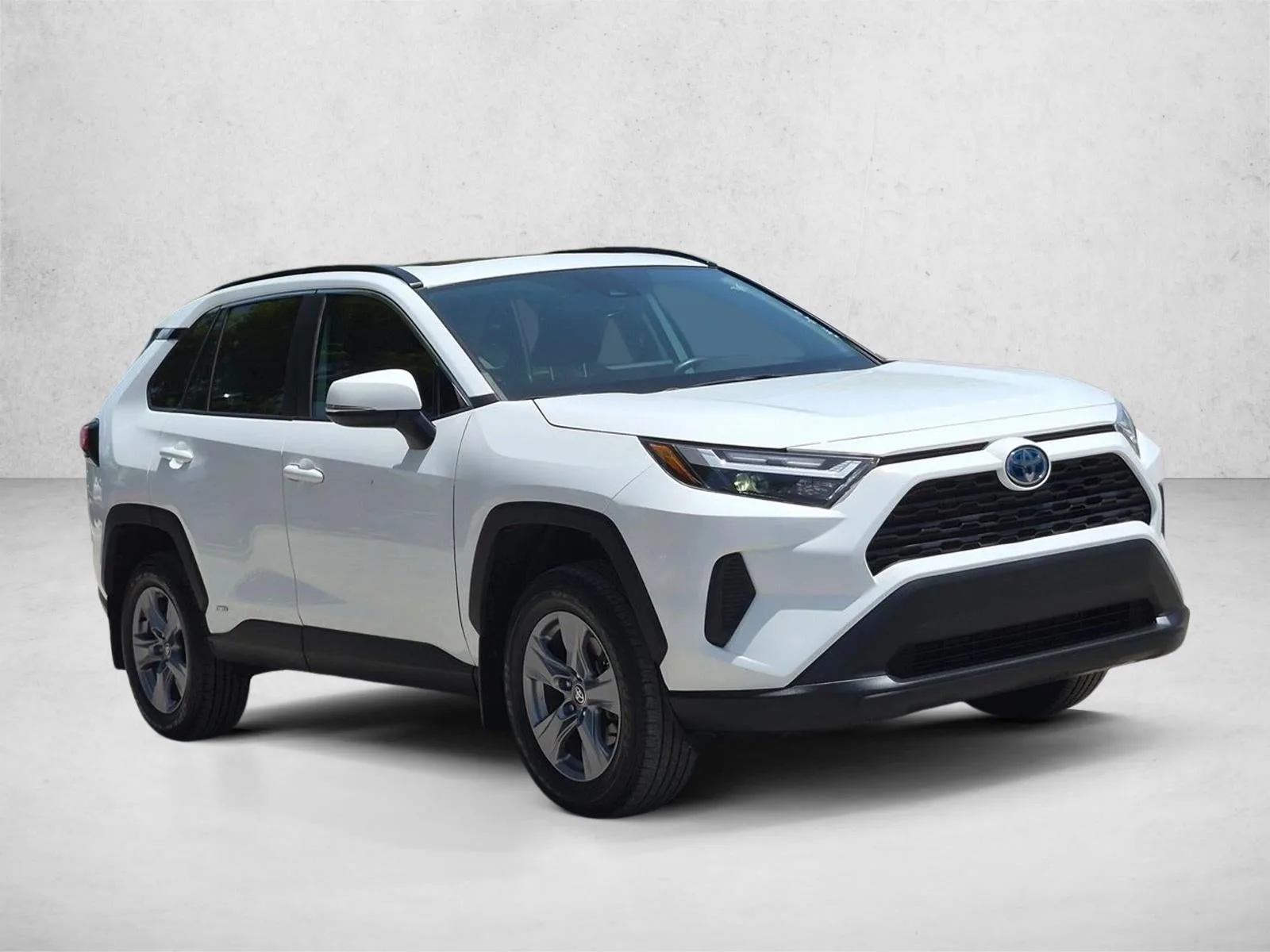 2024 Toyota RAV4 Hybrid XLE photo 3
