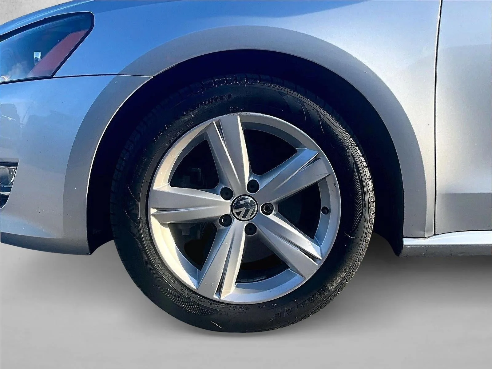 2015 Volkswagen Passat 1.8T Limited Edition photo 10