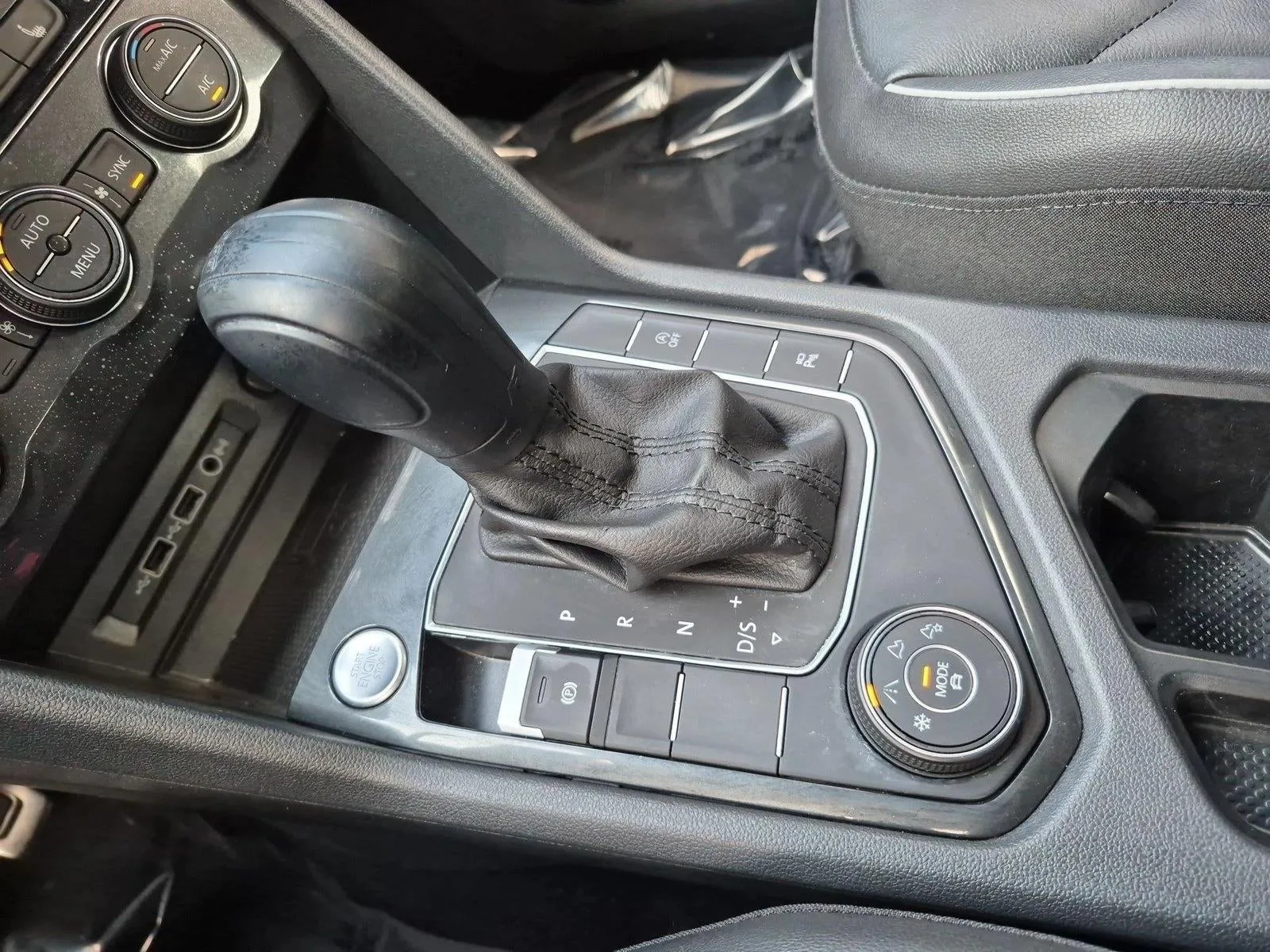 2020 Volkswagen Tiguan 2.0T SEL Premium R-Line photo 12