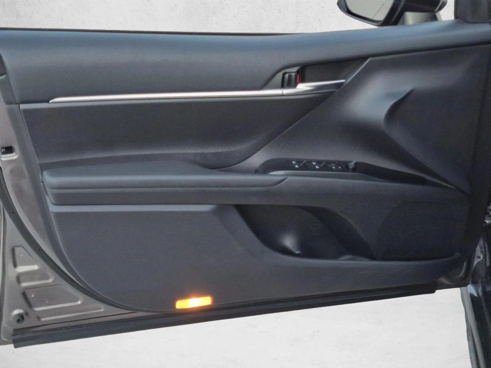 2019 Toyota Camry SE Auto (Natl) photo 12