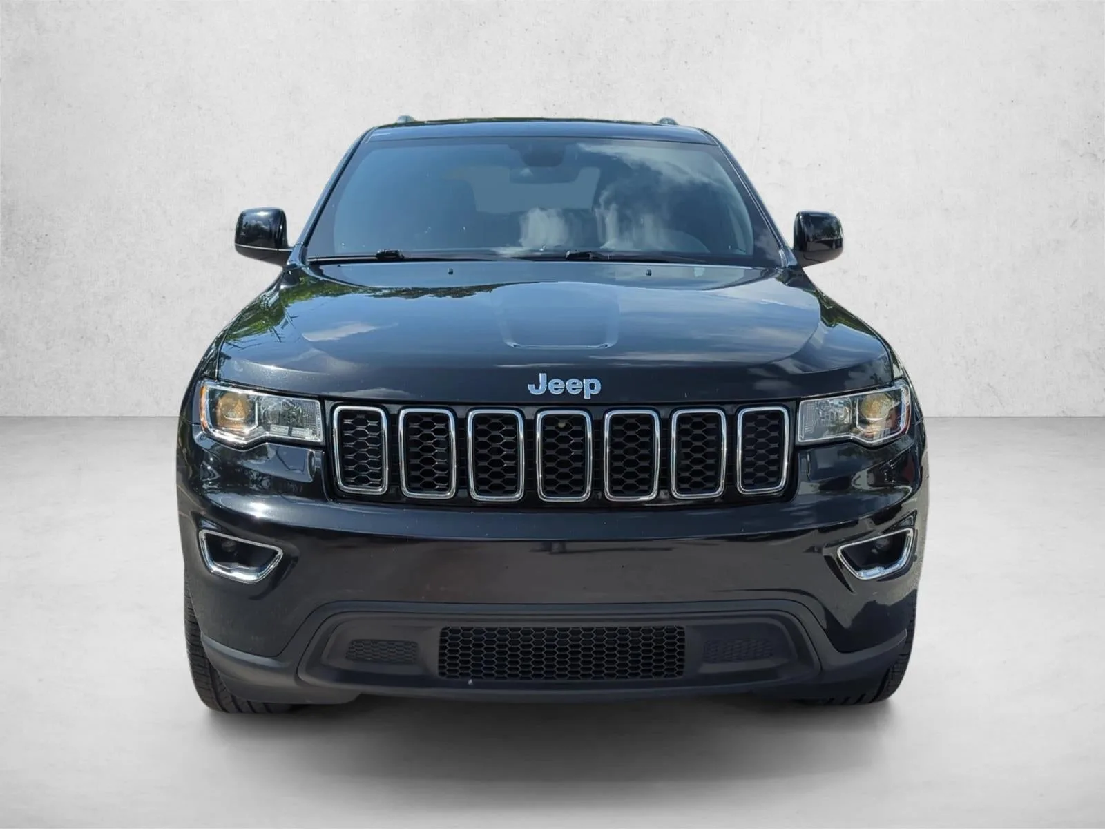 2021 Jeep Grand Cherokee Laredo E 4x2 photo 2
