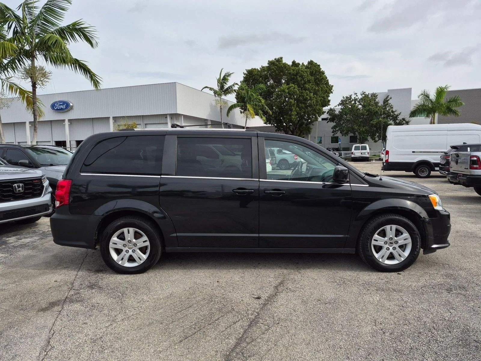 2019 Dodge Grand Caravan SXT Wagon photo 4