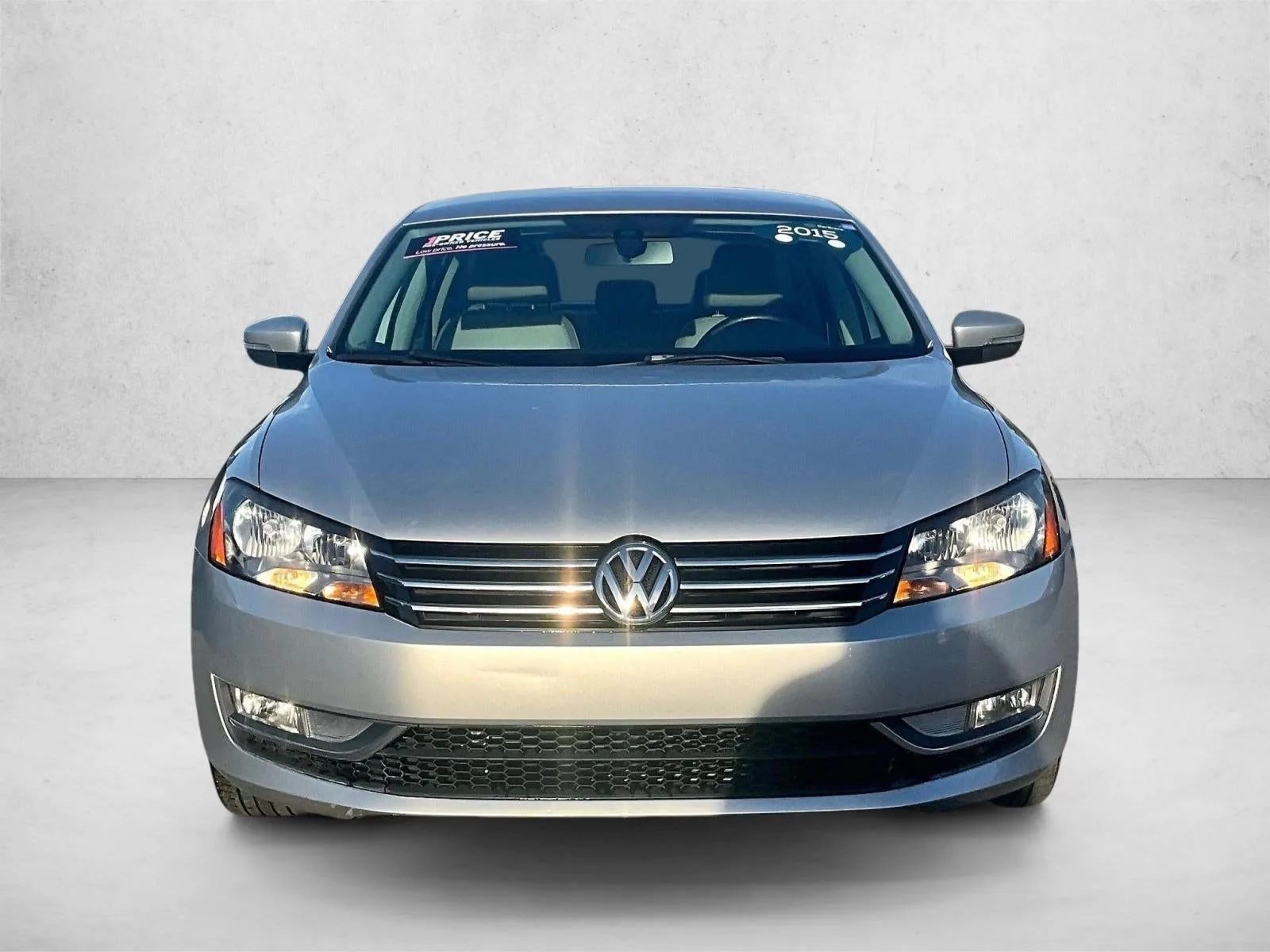 2015 Volkswagen Passat 1.8T Limited Edition photo 3