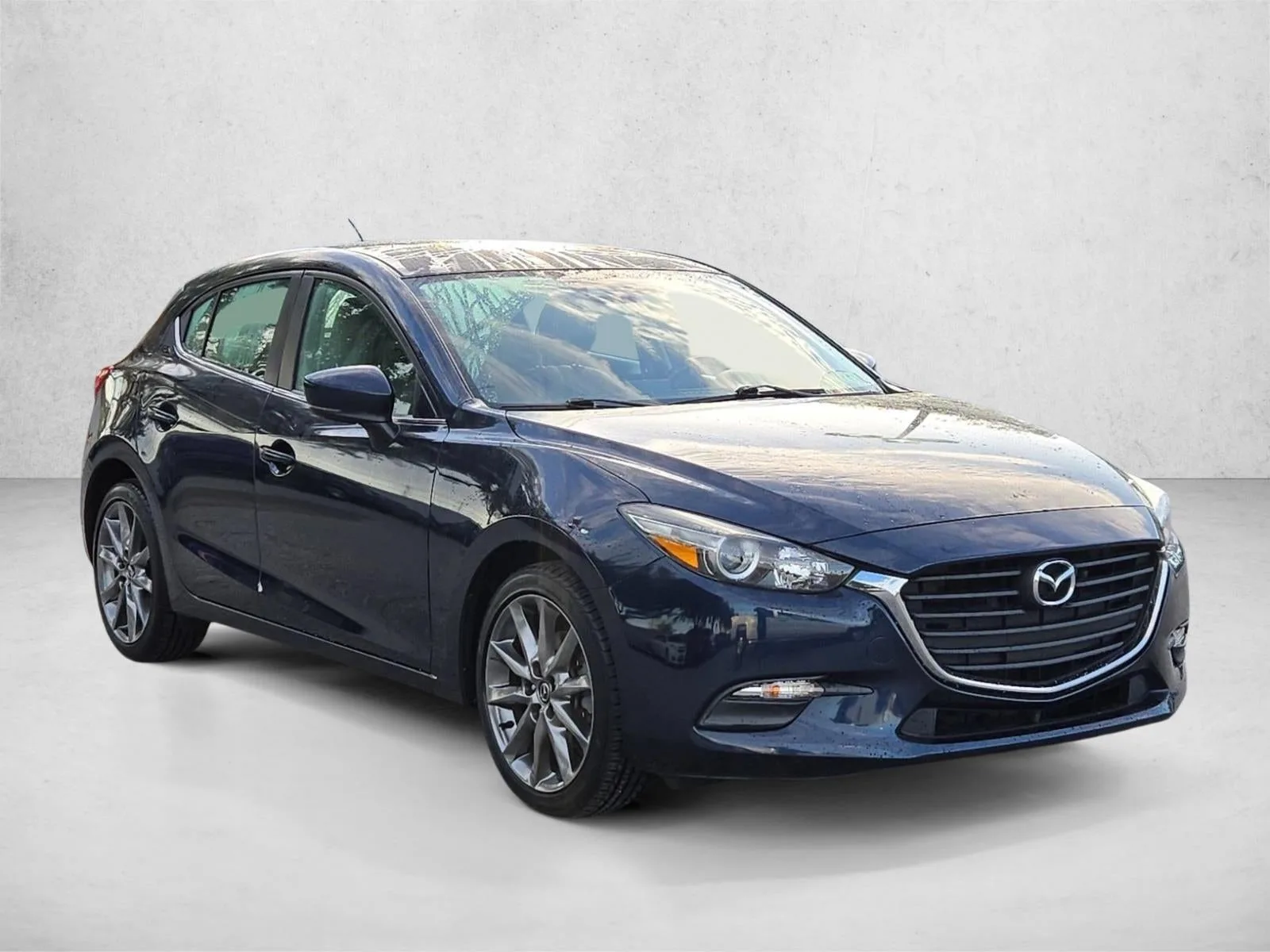 2018 Mazda Mazda3 5-Door Touring Auto photo 3
