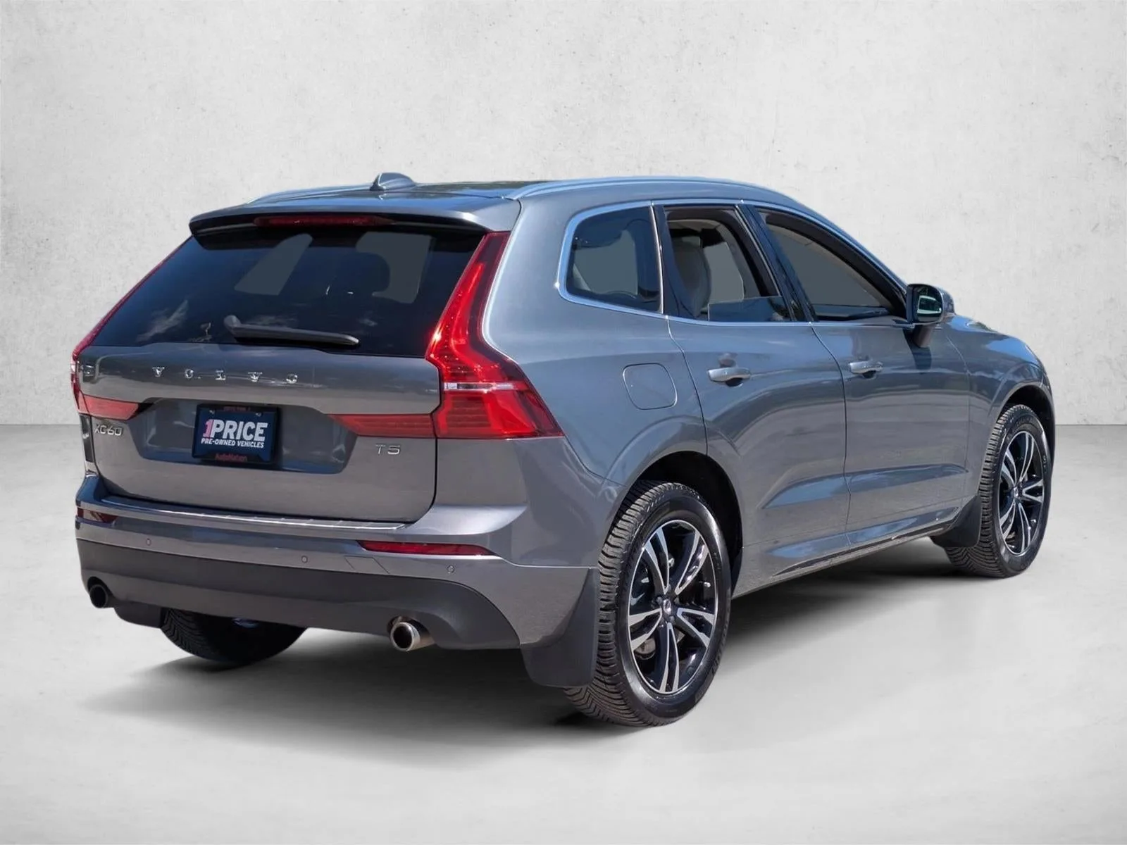 2021 Volvo XC60 T5 FWD Momentum photo 5