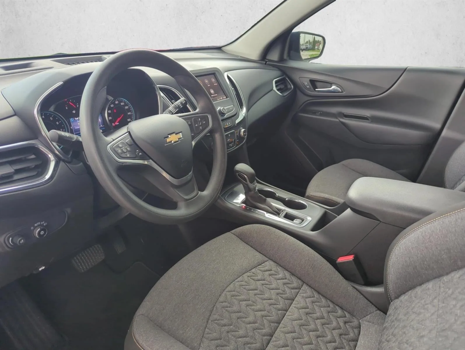 2022 Chevrolet Equinox FWD LT photo 3