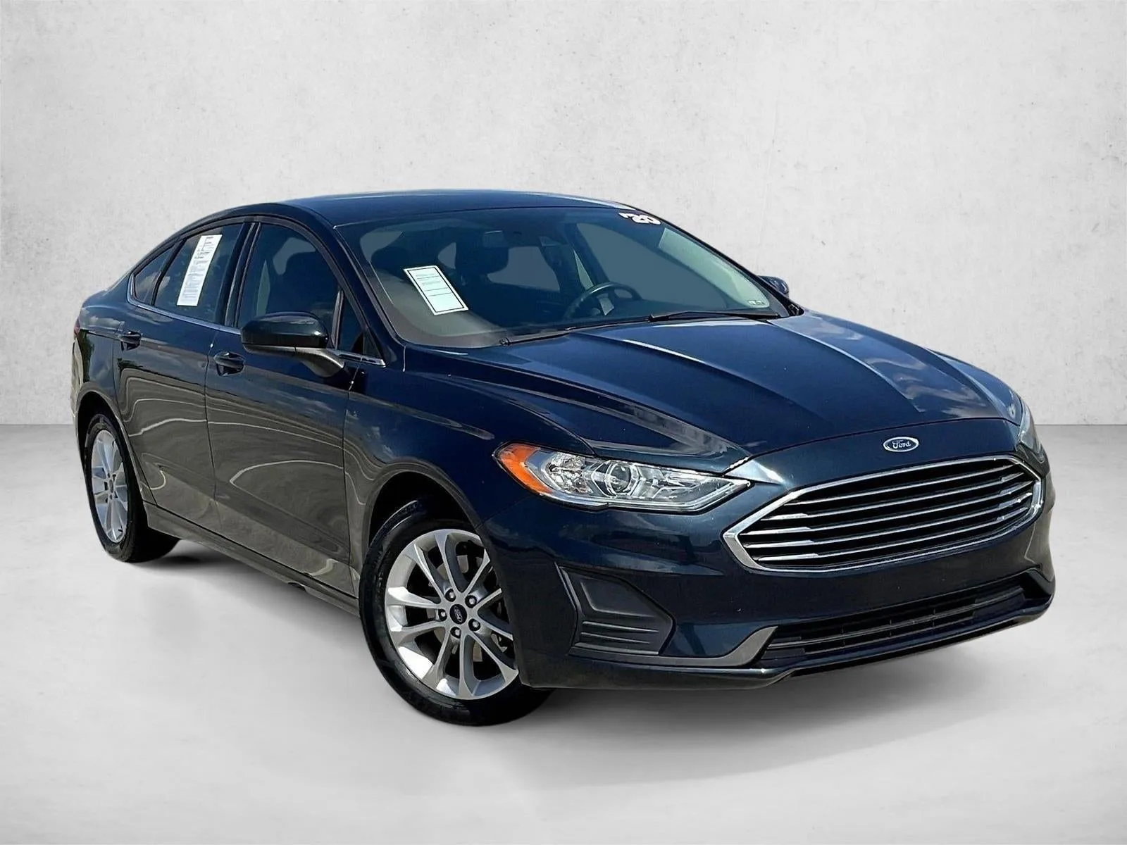 2020 Ford Fusion SE FWD photo 11