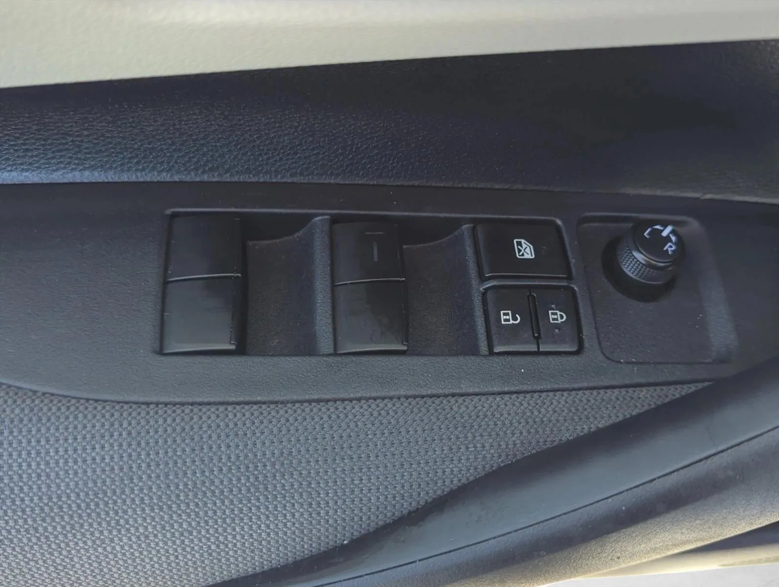 2024 Toyota Corolla LE CVT (Natl) photo 8