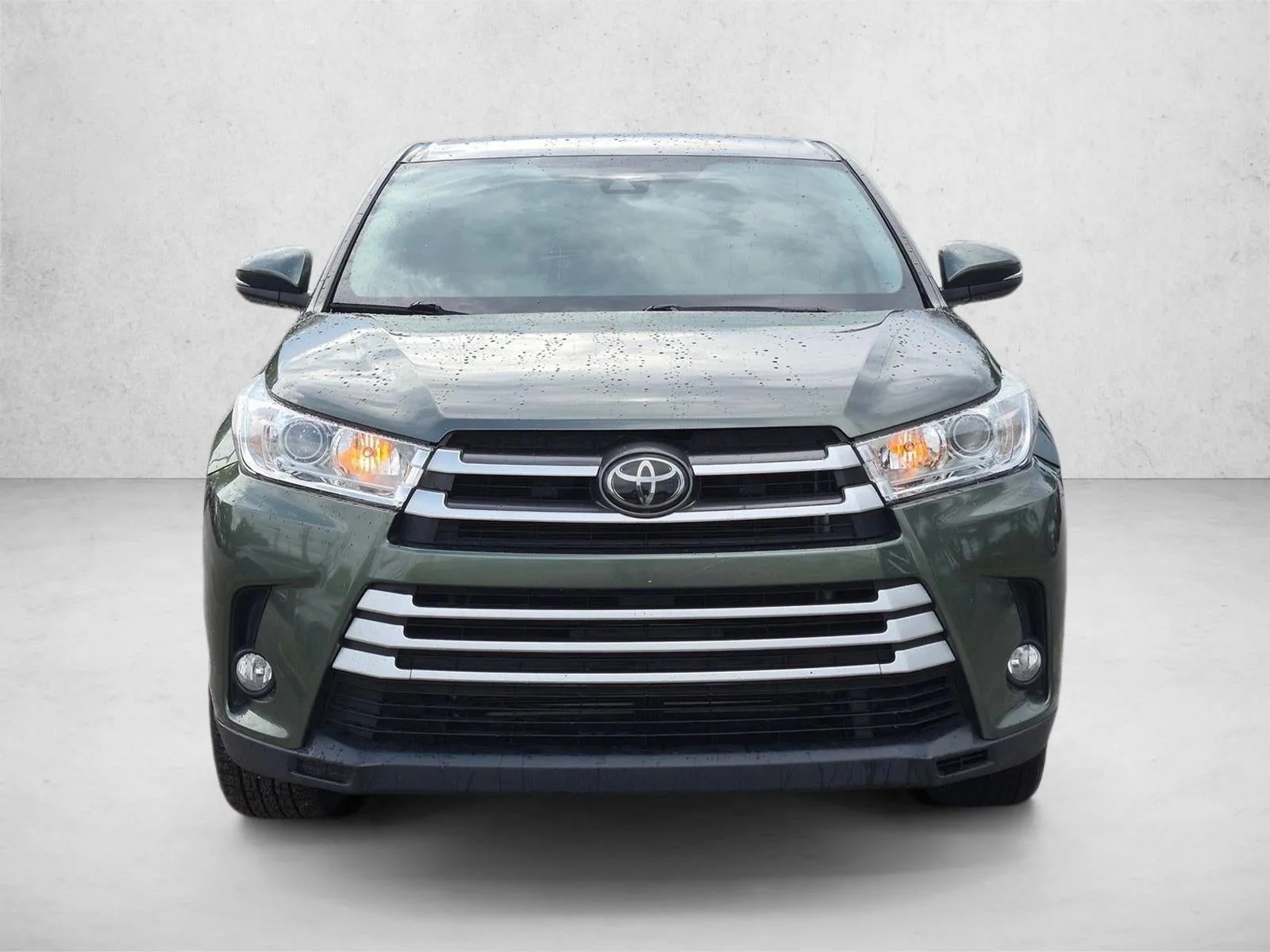 2018 Toyota Highlander LE Plus V6 FWD (SE) photo 2